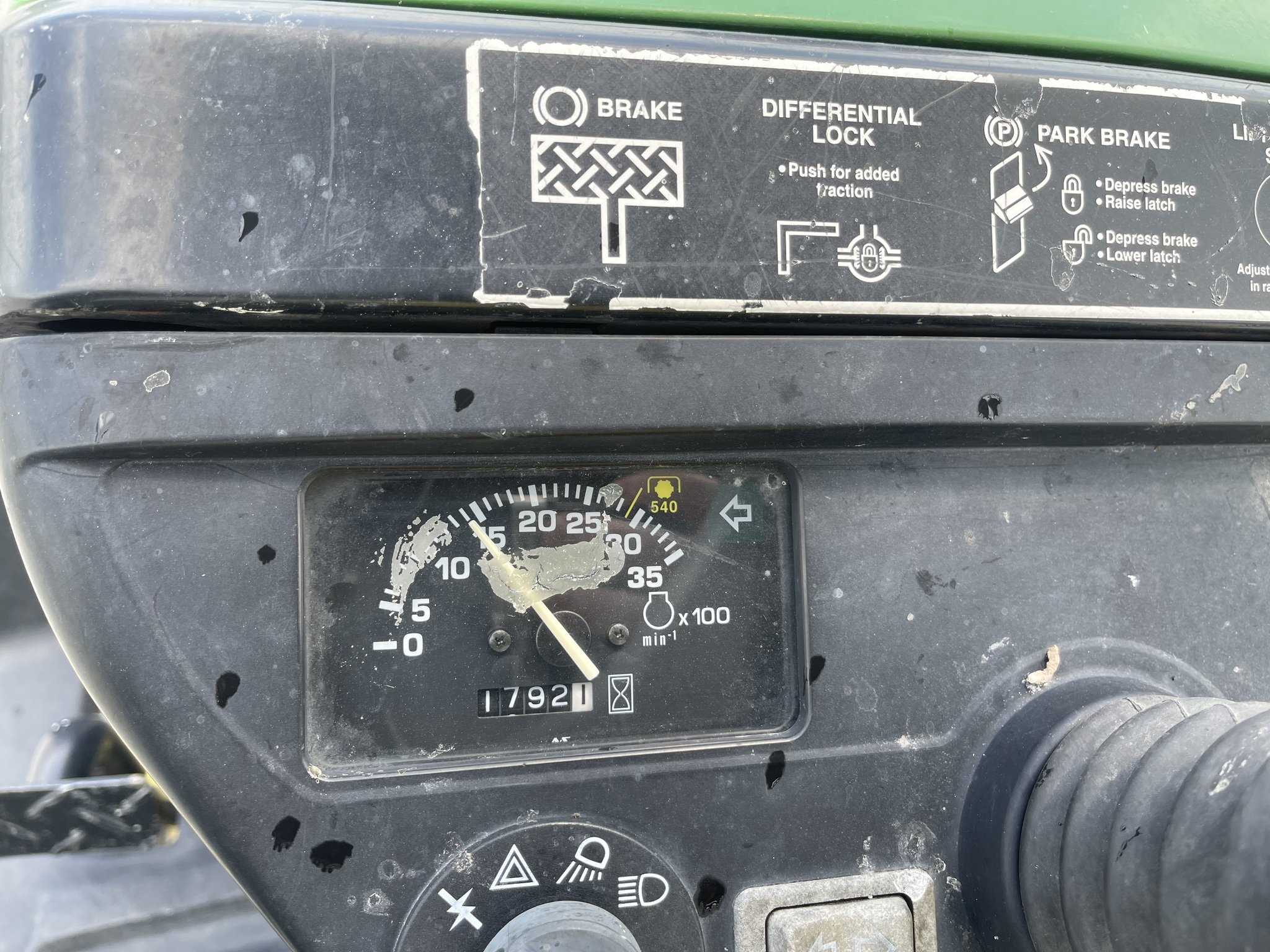 2005 John Deere 2210 Tractor