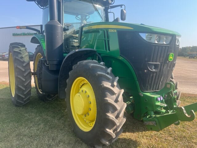 2014 John Deere 7230R Tractor