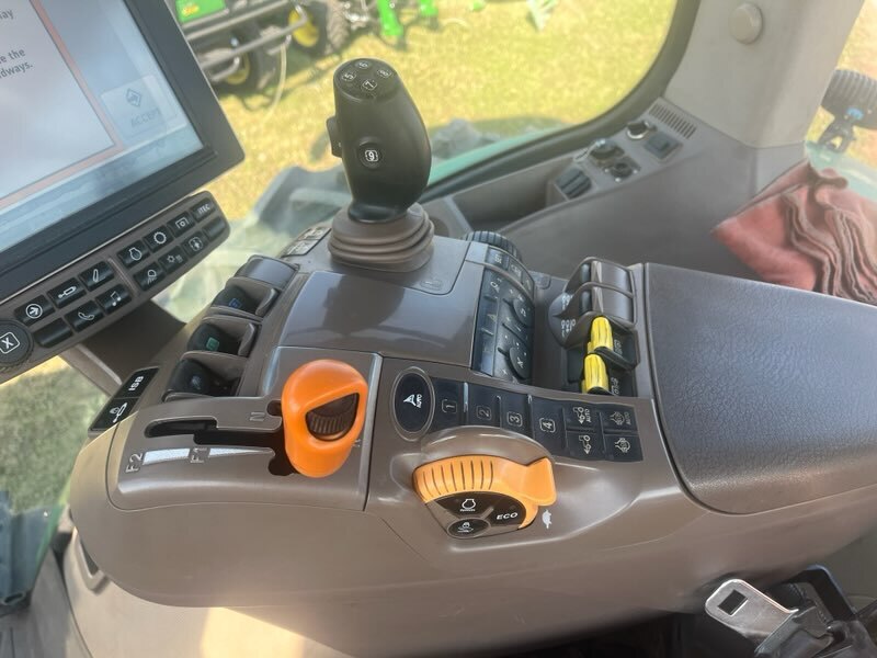 2014 John Deere 7230R Tractor