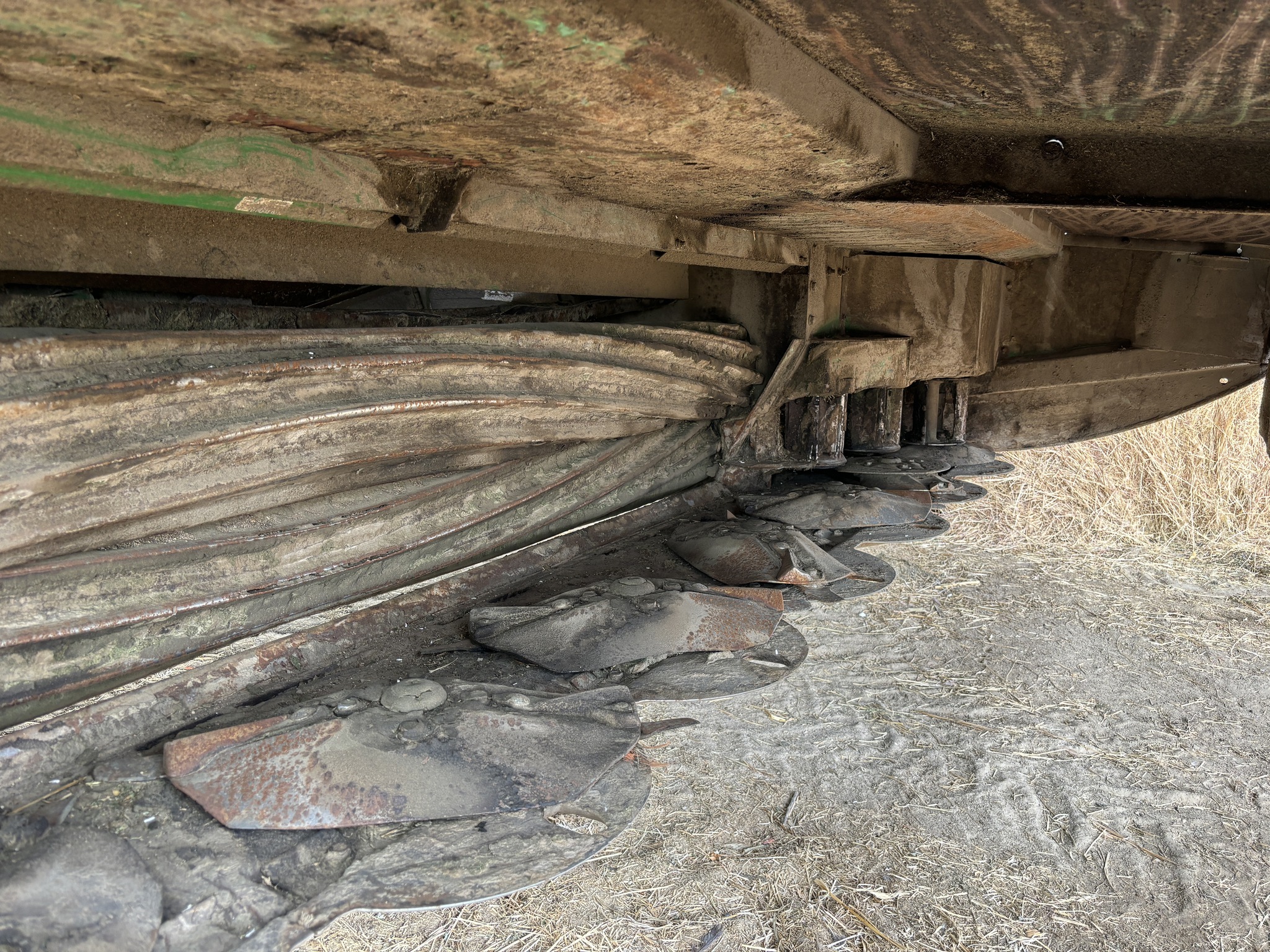 2011 John Deere R450 Self-Propelled Windrowers and Swather