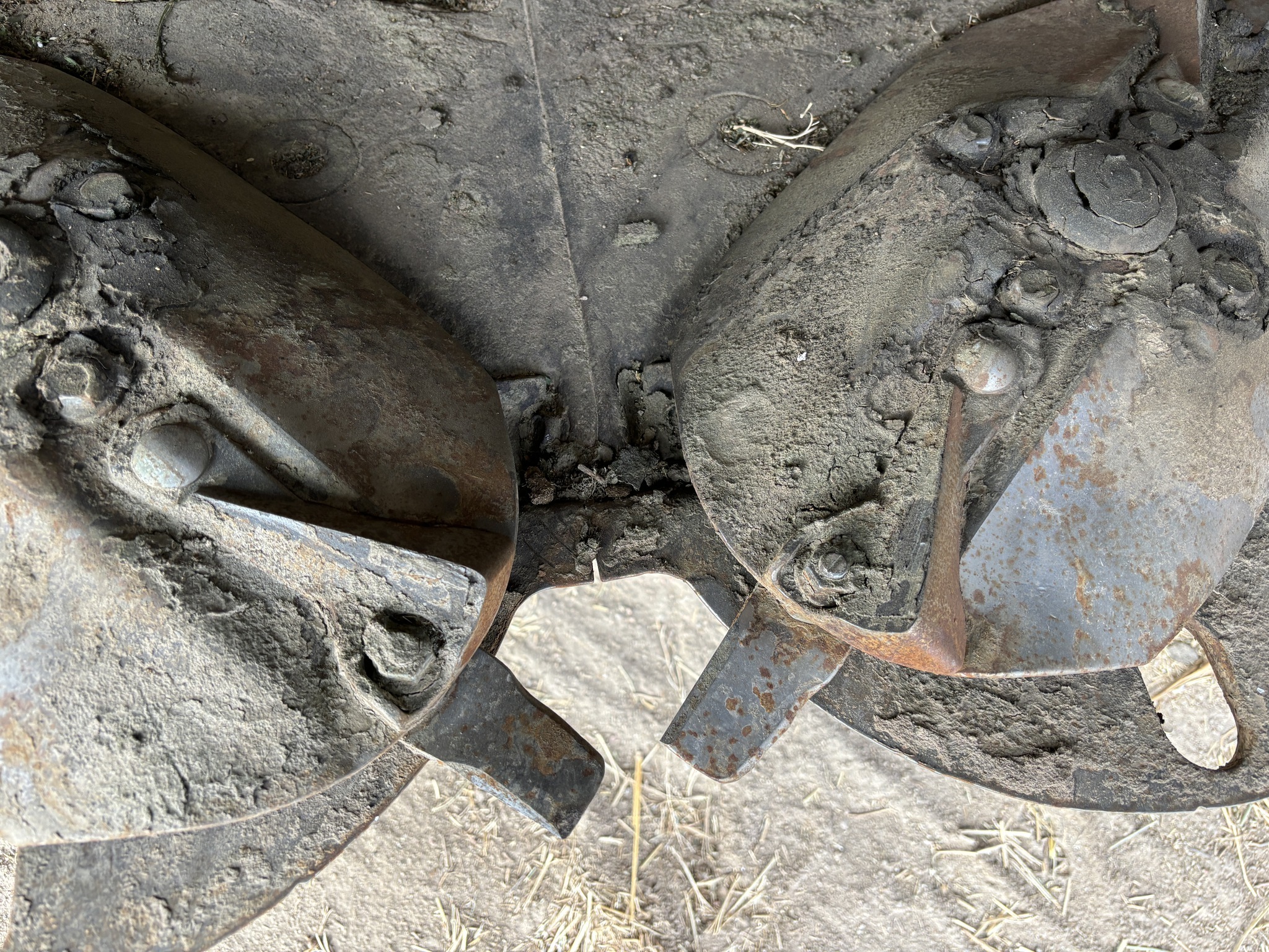 2011 John Deere R450 Self-Propelled Windrowers and Swather