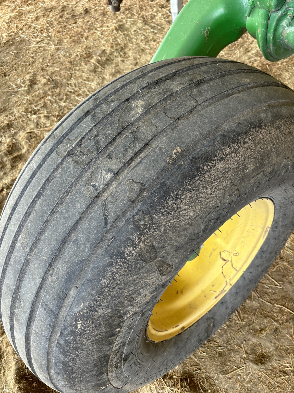 2011 John Deere R450 Self-Propelled Windrowers and Swather