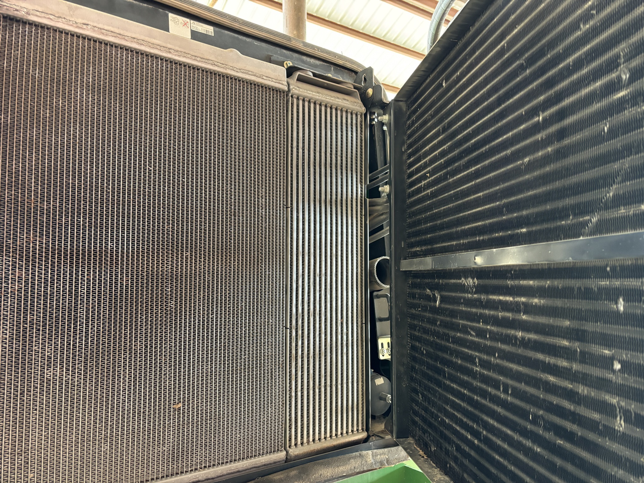 2011 John Deere R450 Self-Propelled Windrowers and Swather