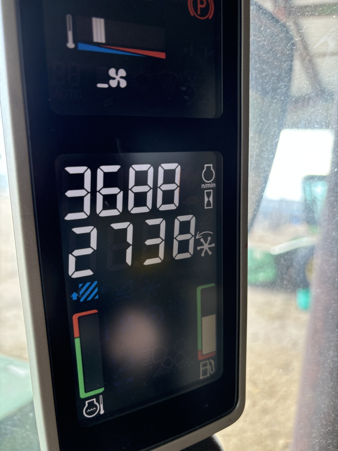 2011 John Deere R450 Self-Propelled Windrowers and Swather