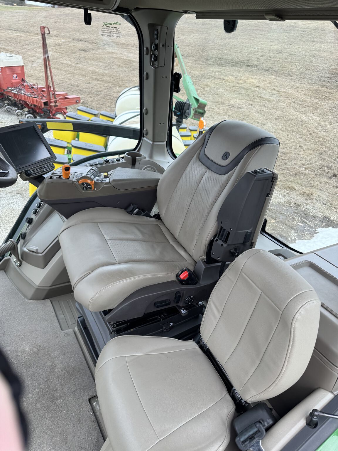 2023 John Deere 7R 290 Tractor