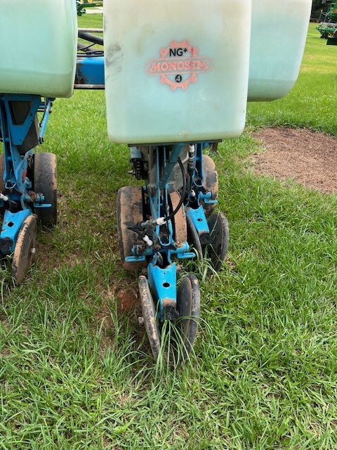 2010 Monosem 6X2 Planter