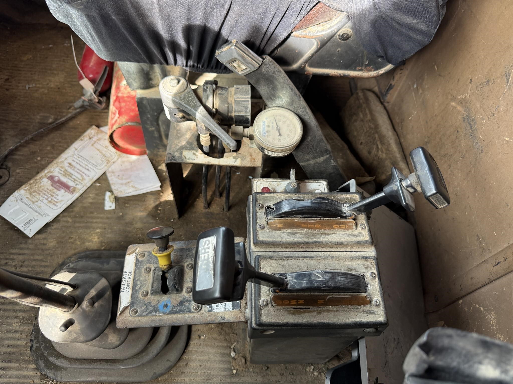 1995 Ford LT9000 Semi Trucks/Trailer