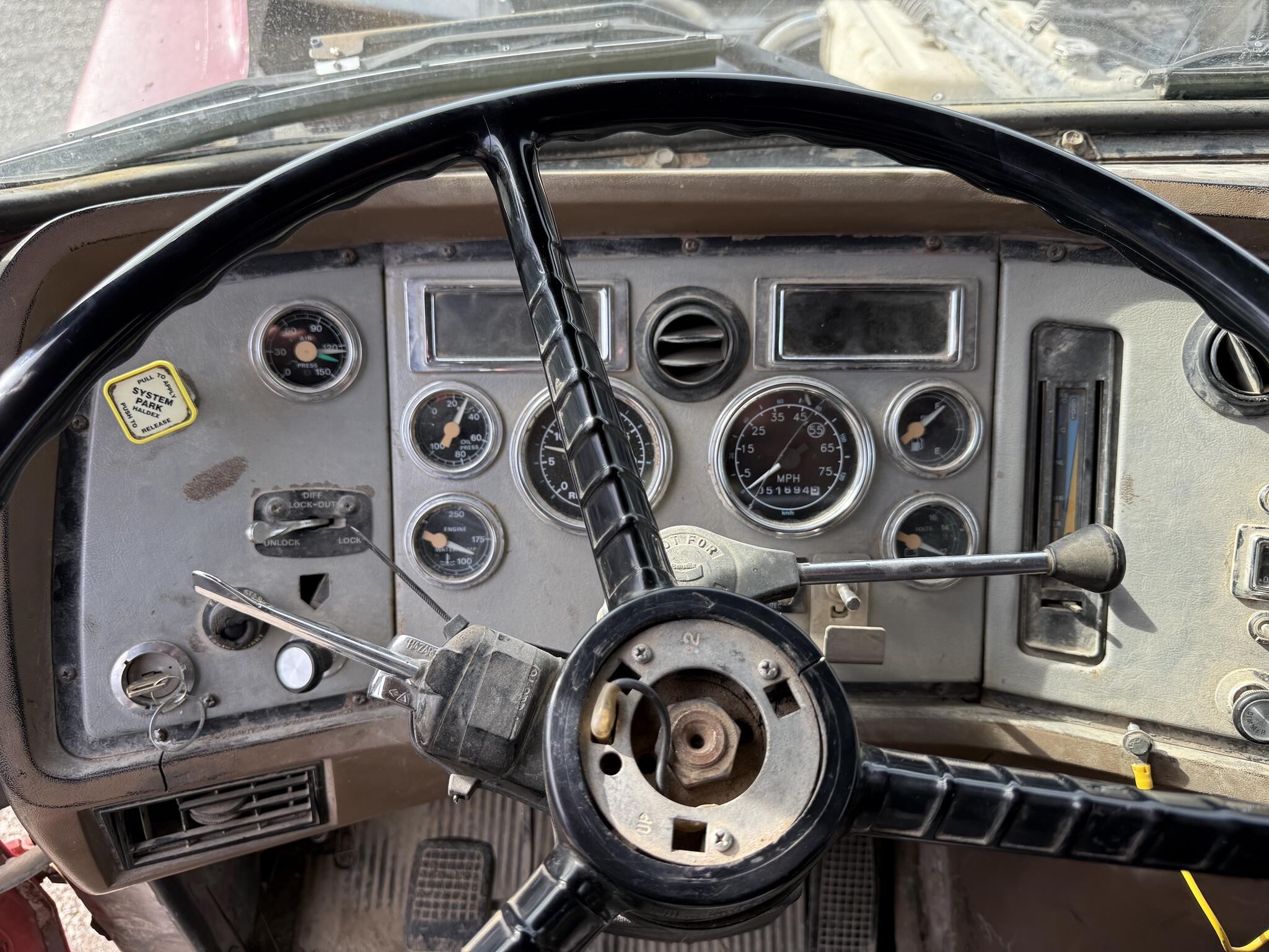 1995 Ford LT9000 Semi Trucks/Trailer