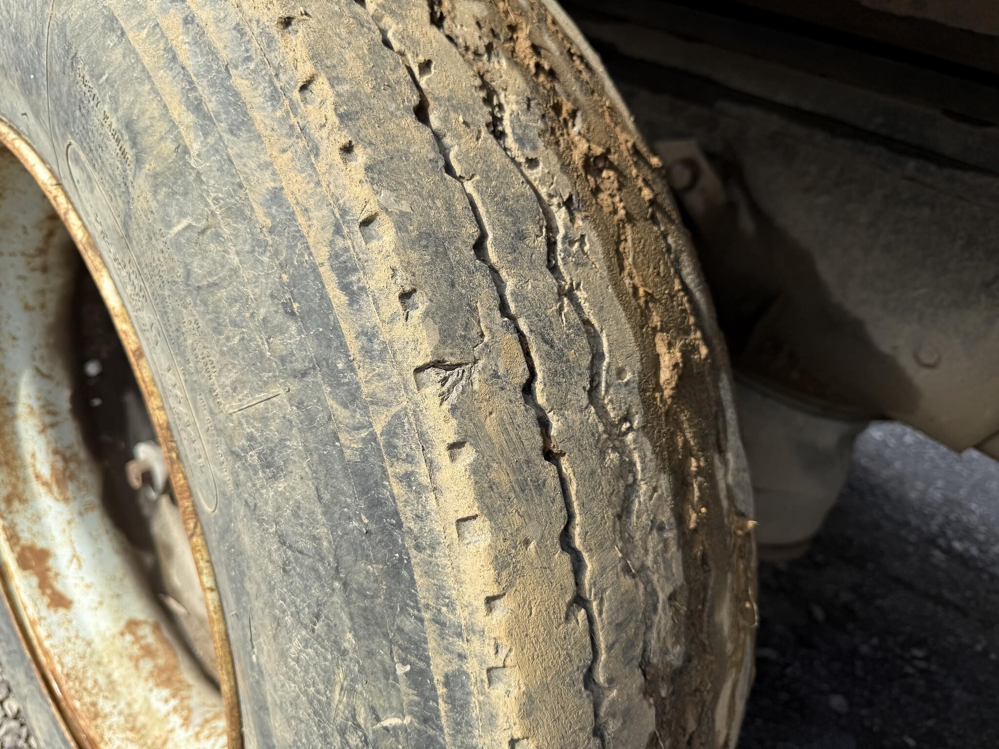 1995 Ford LT9000 Semi Trucks/Trailer