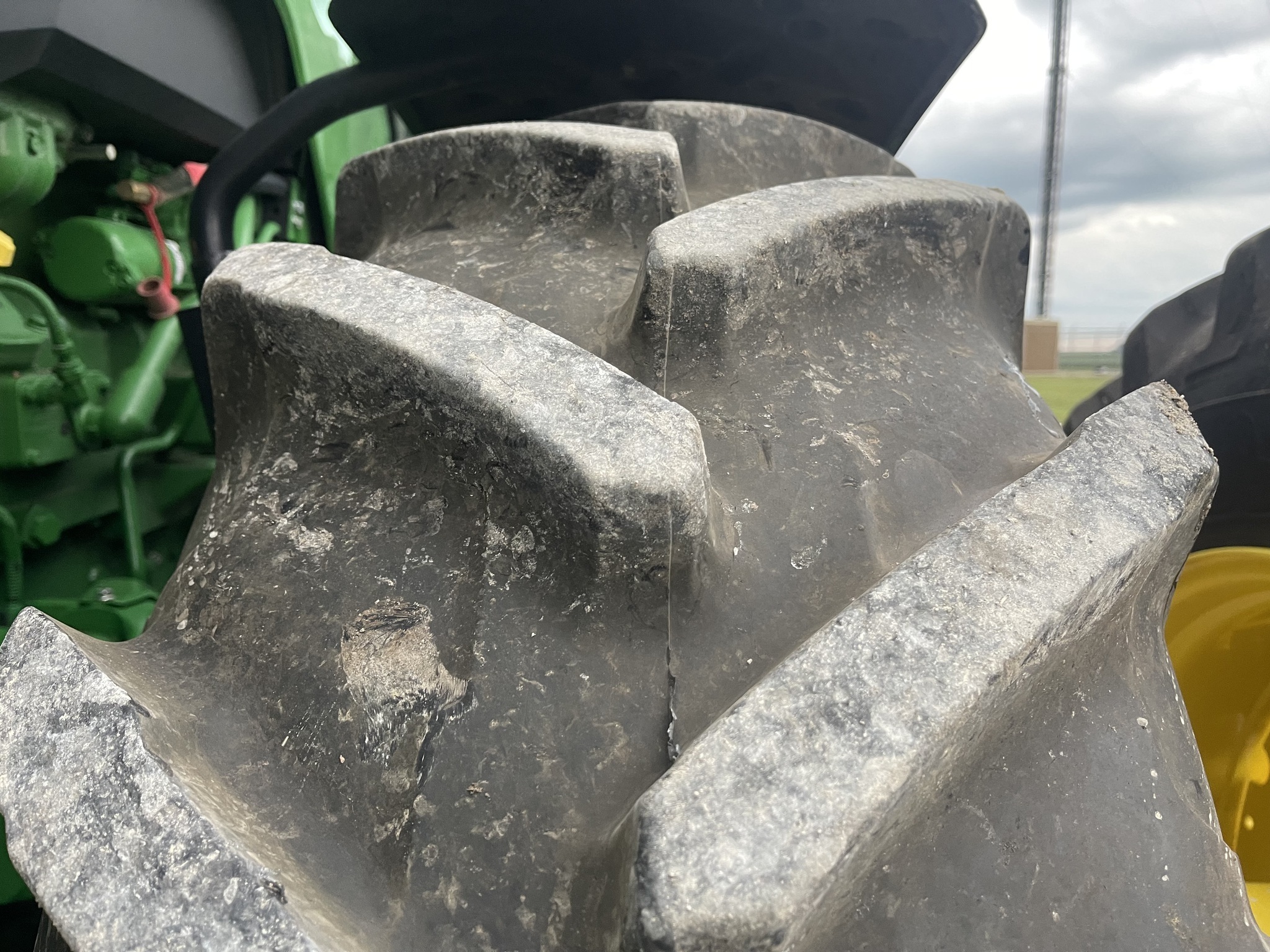 2023 John Deere 8R 370 Tractor