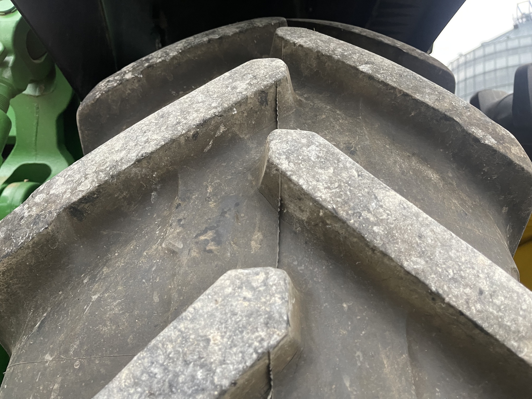 2023 John Deere 8R 370 Tractor