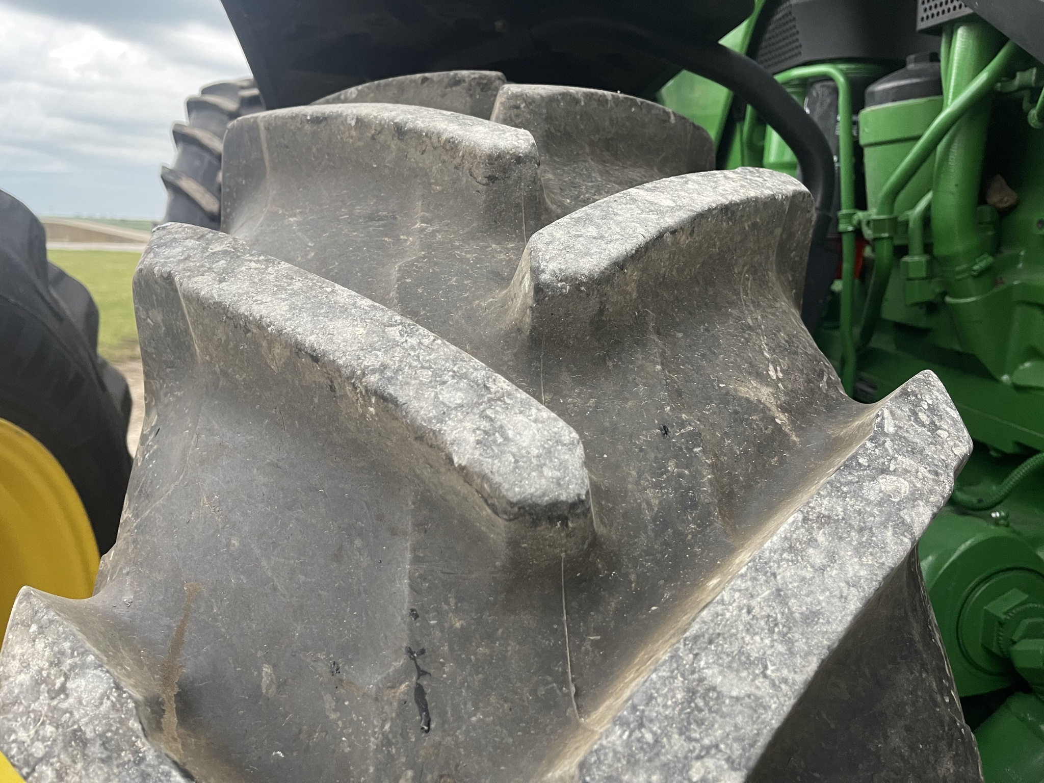 2023 John Deere 8R 370 Tractor