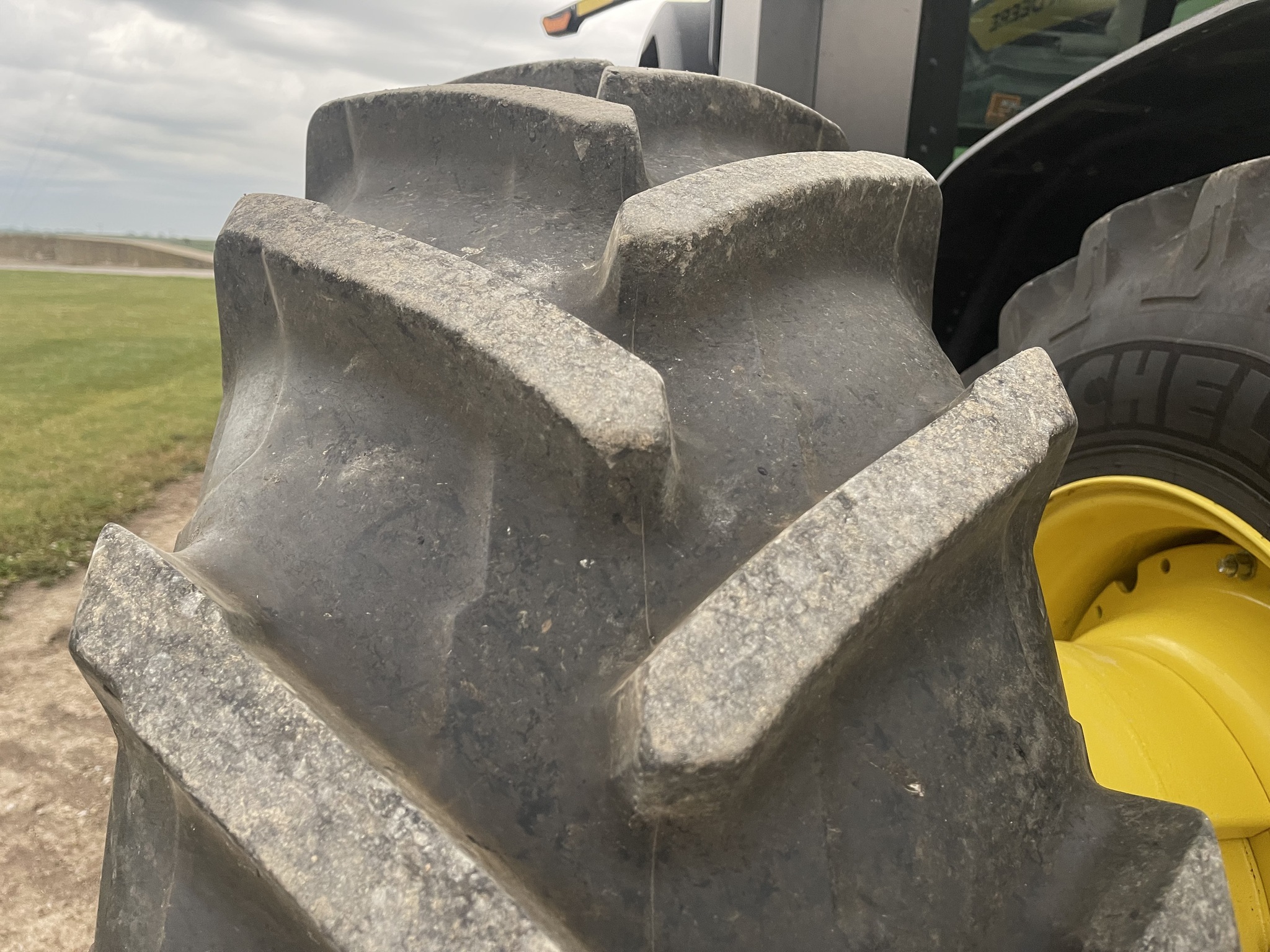 2023 John Deere 8R 370 Tractor