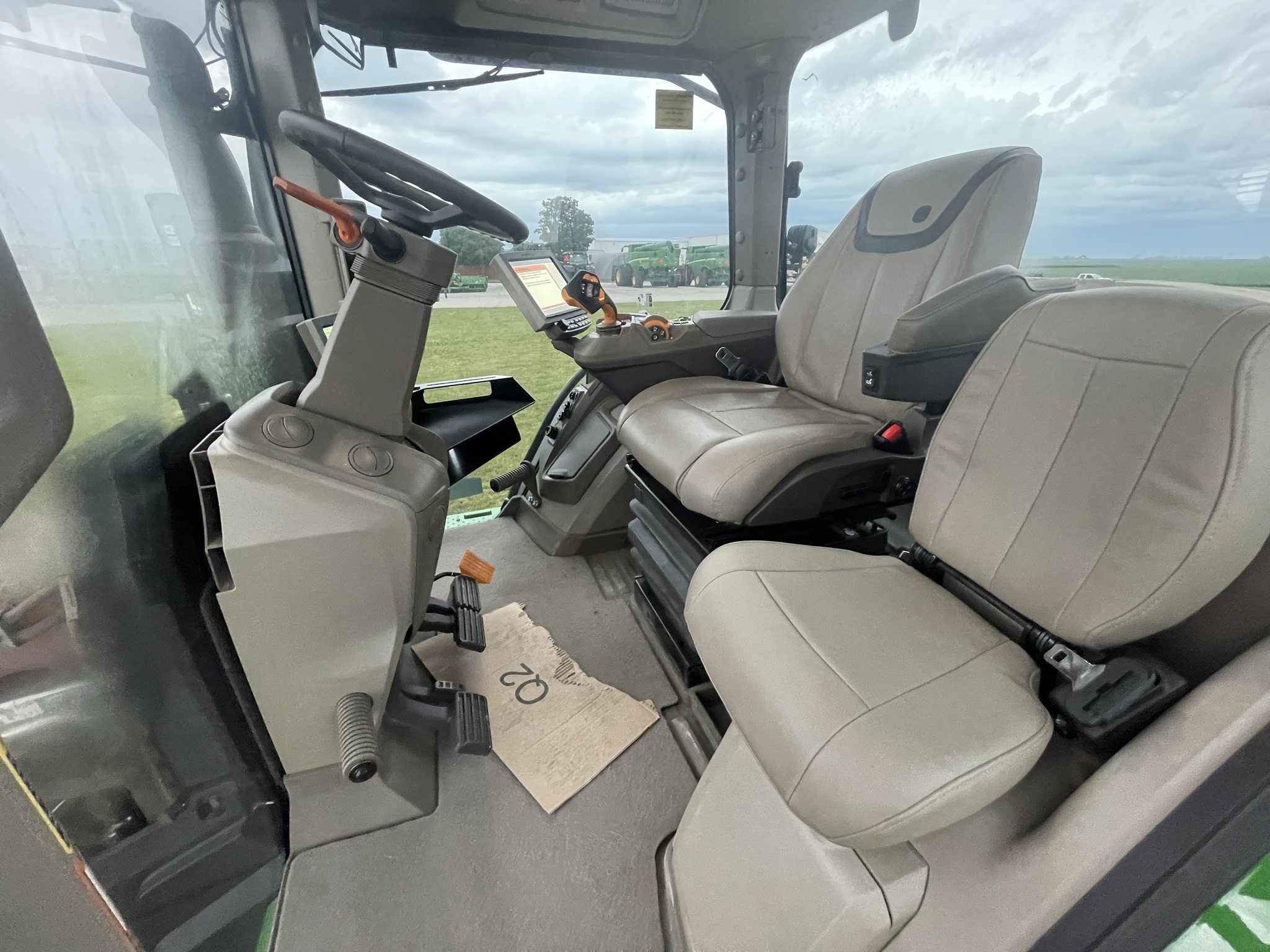 2023 John Deere 8R 370 Tractor
