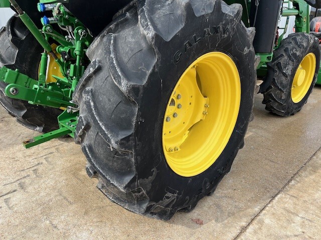 2022 John Deere 5090E Tractor