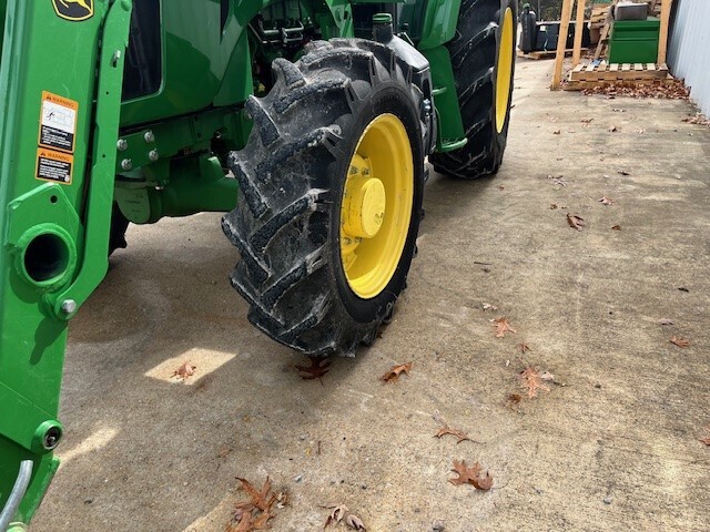 2022 John Deere 5090E Tractor