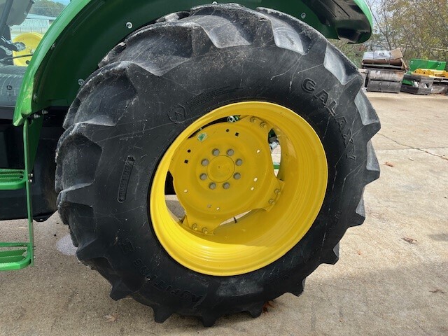 2022 John Deere 5090E Tractor