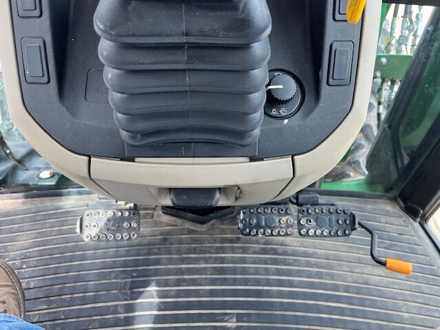 2022 John Deere 5090E Tractor