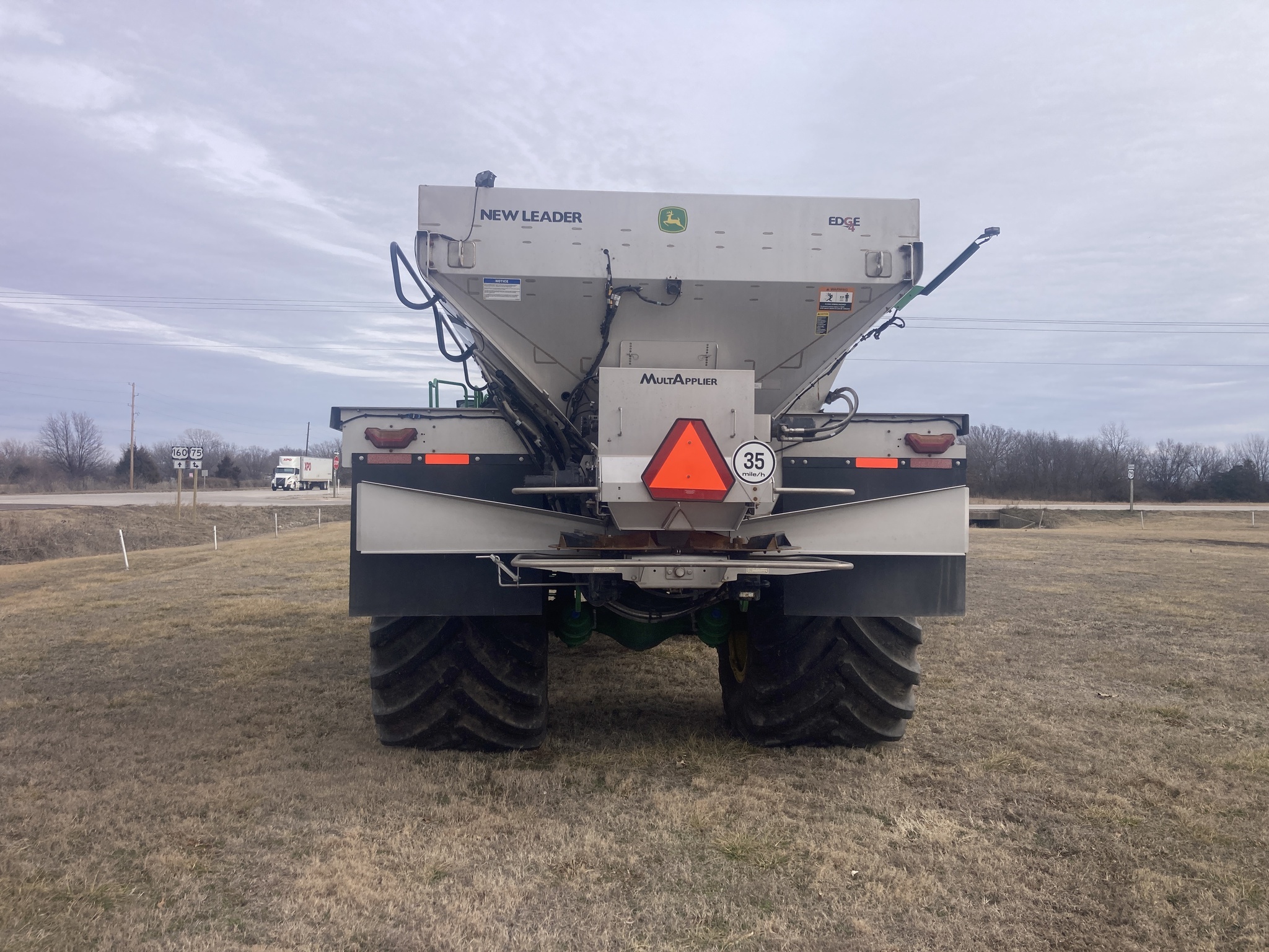 2023 John Deere 800R Self-Propelled Fertilizer Spreader