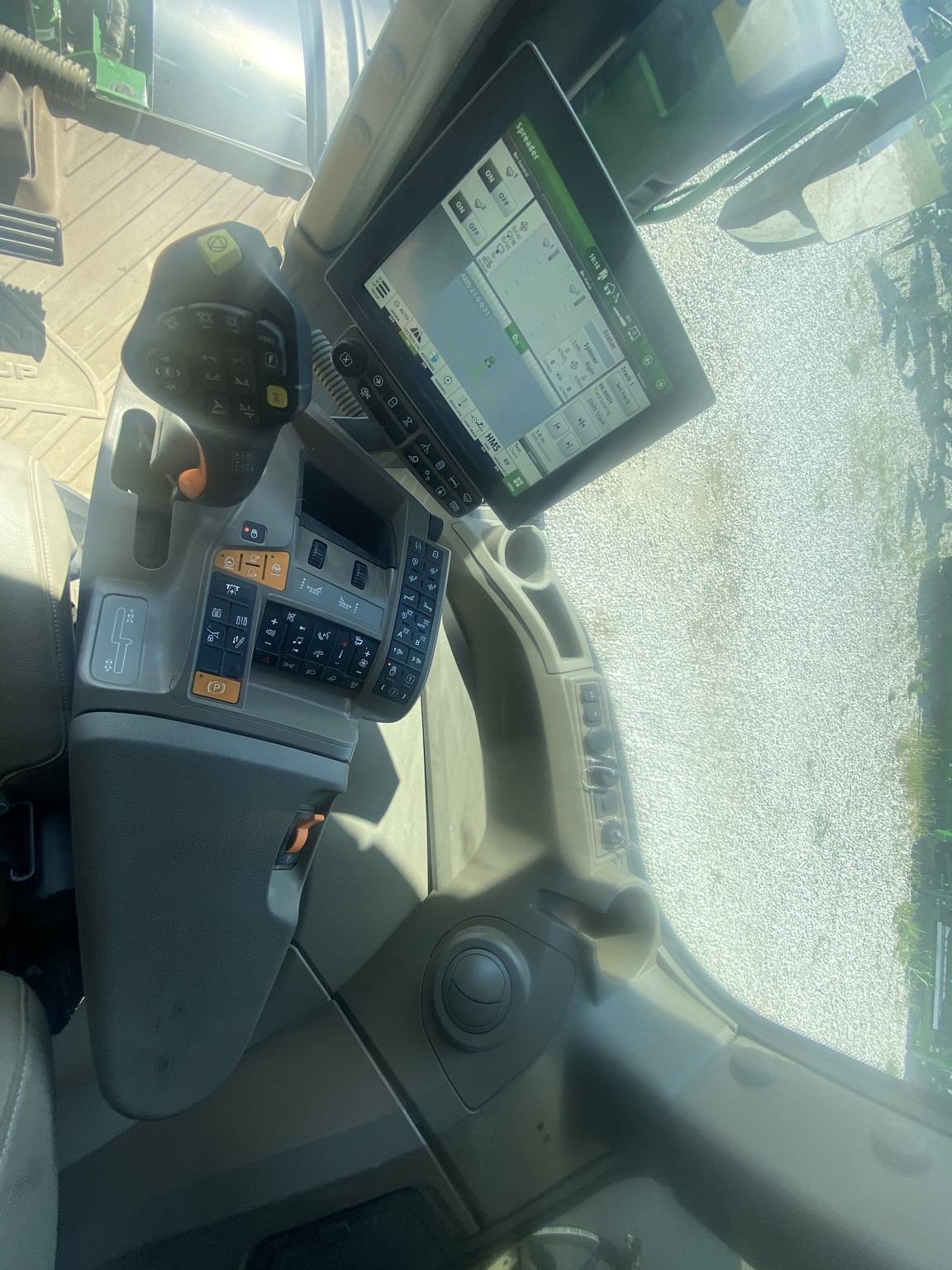 2023 John Deere 800R Self-Propelled Fertilizer Spreader