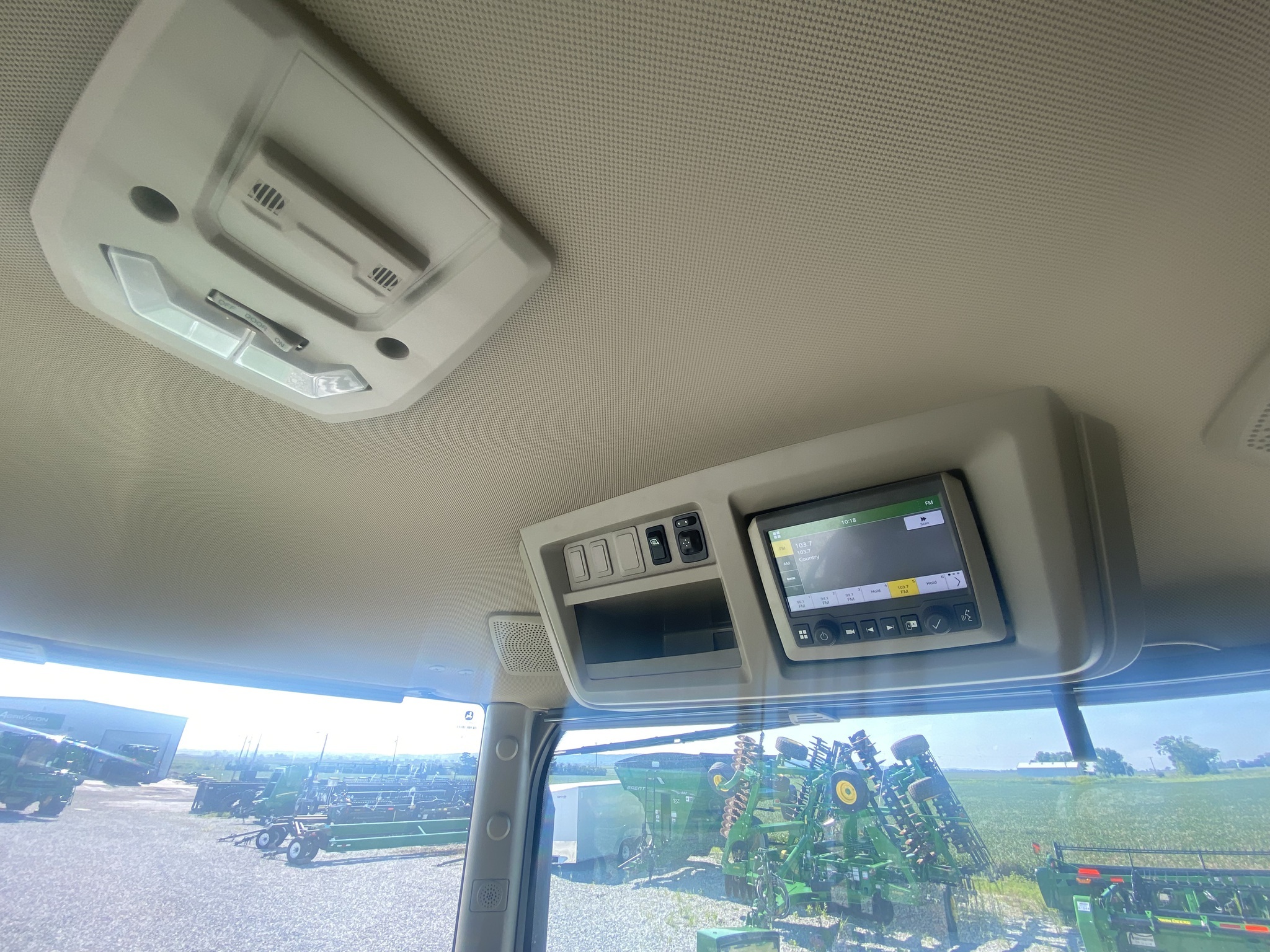 2023 John Deere 800R Self-Propelled Fertilizer Spreader