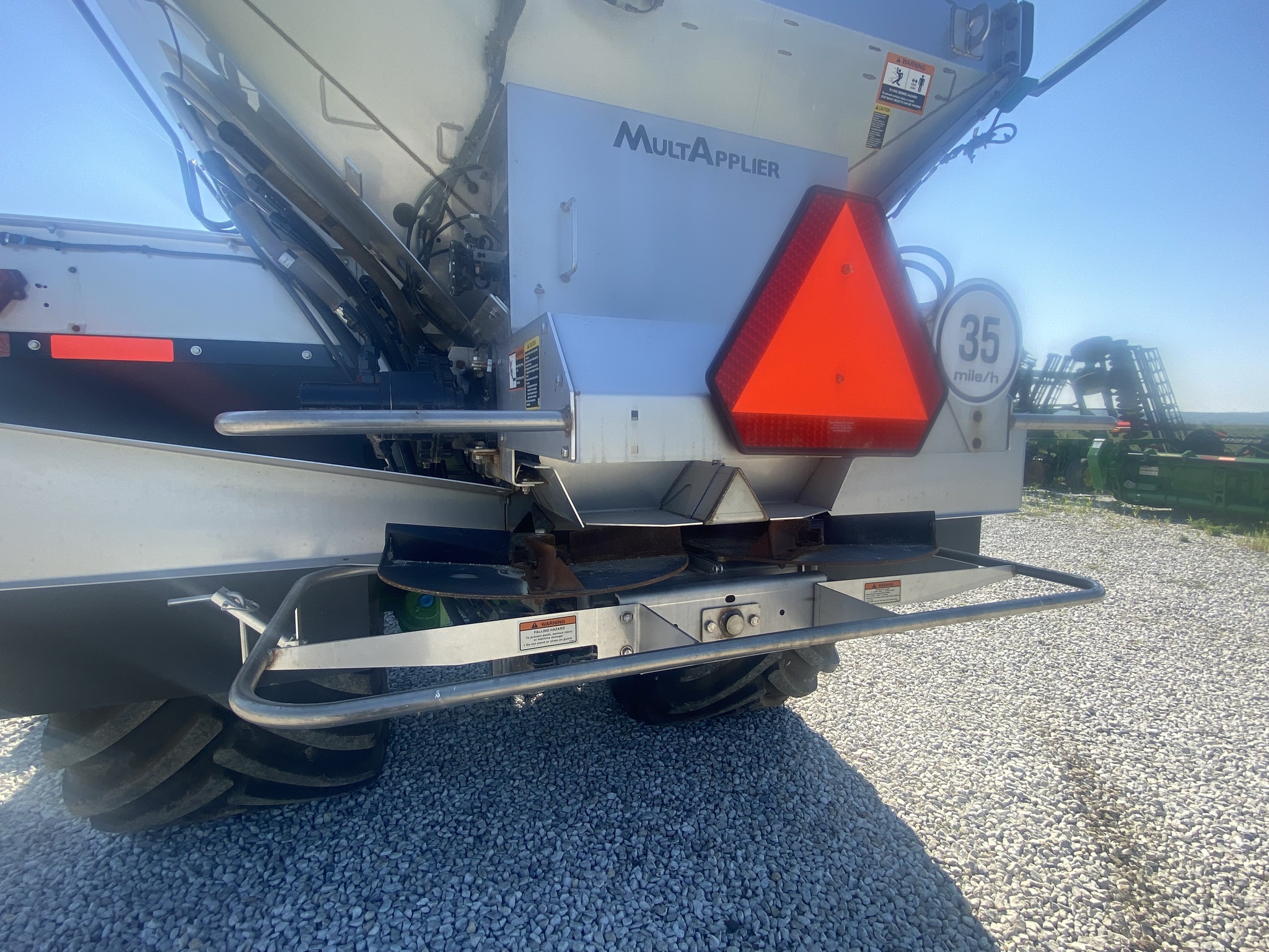 2023 John Deere 800R Self-Propelled Fertilizer Spreader