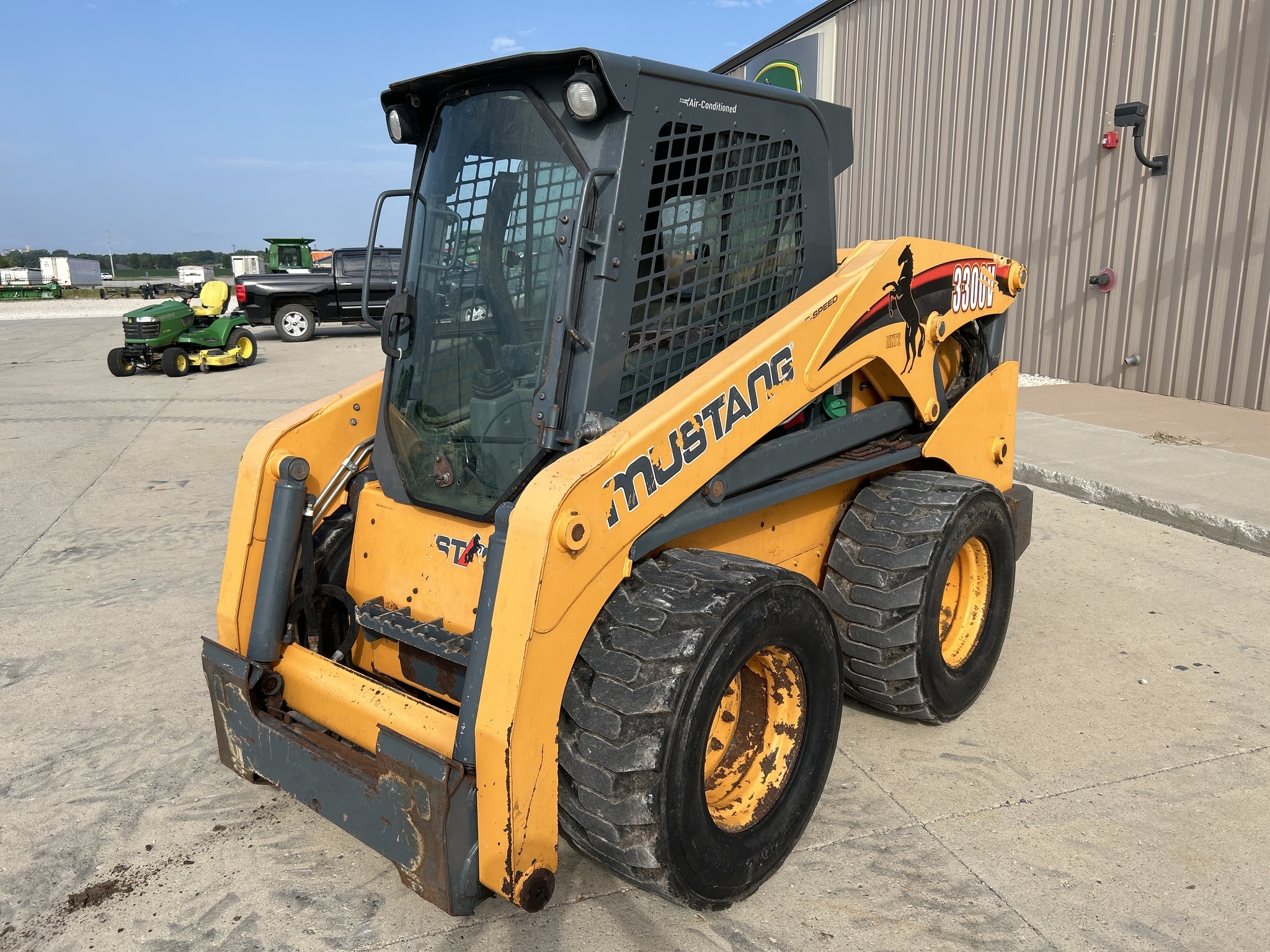 2015 Mustang 3300V Skid Steer