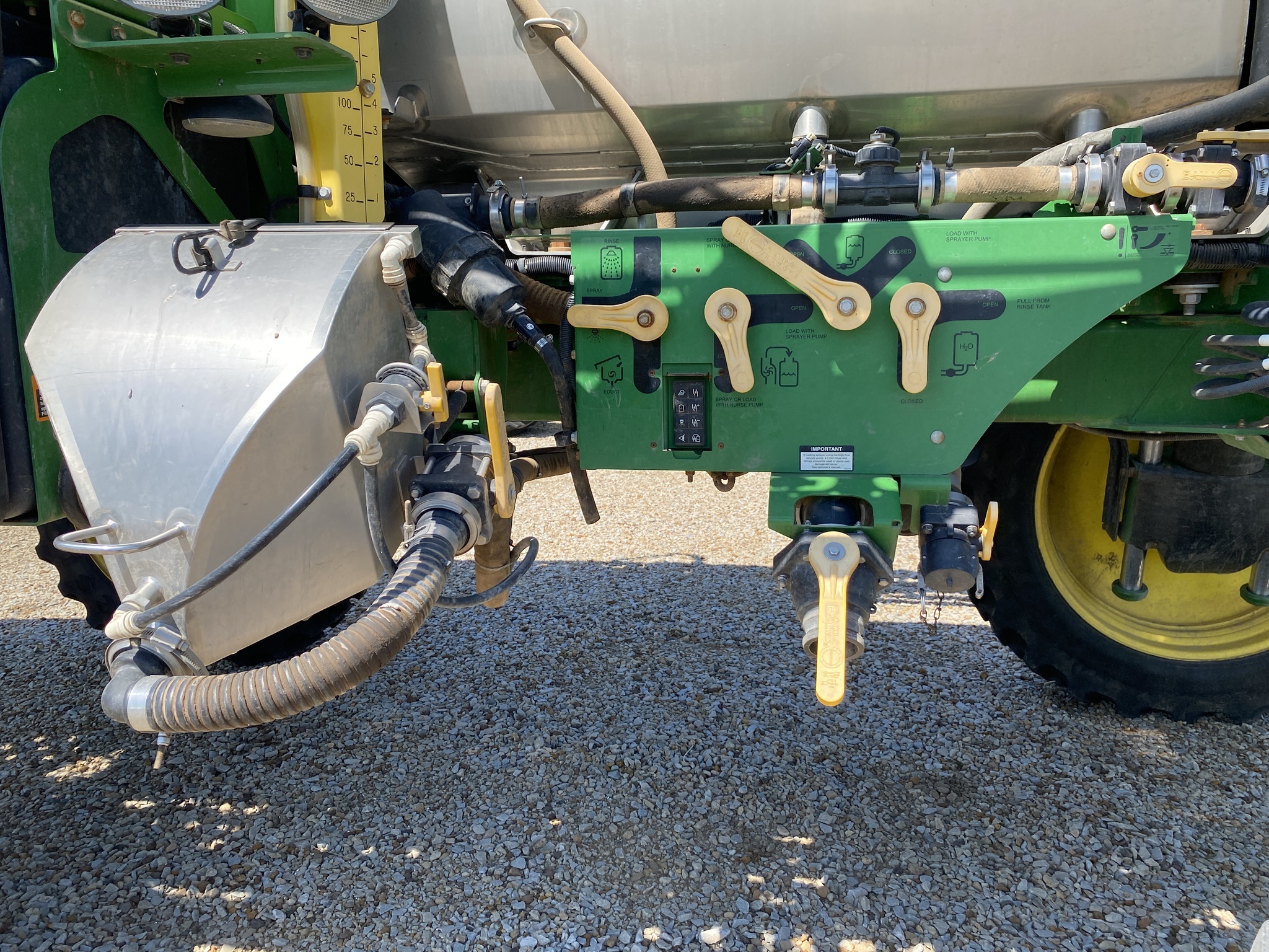 2017 John Deere R4030 Self-Propelled Sprayer