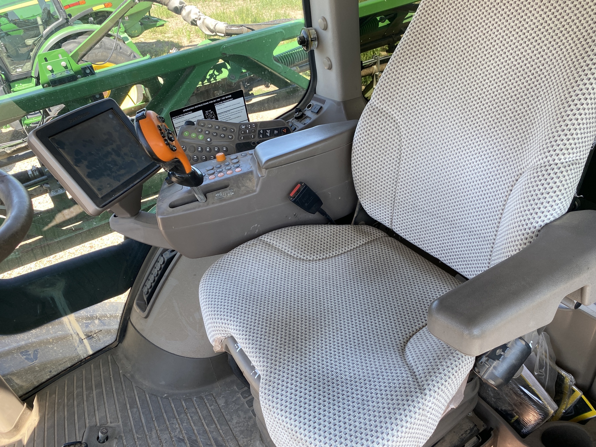 2017 John Deere R4030 Self-Propelled Sprayer