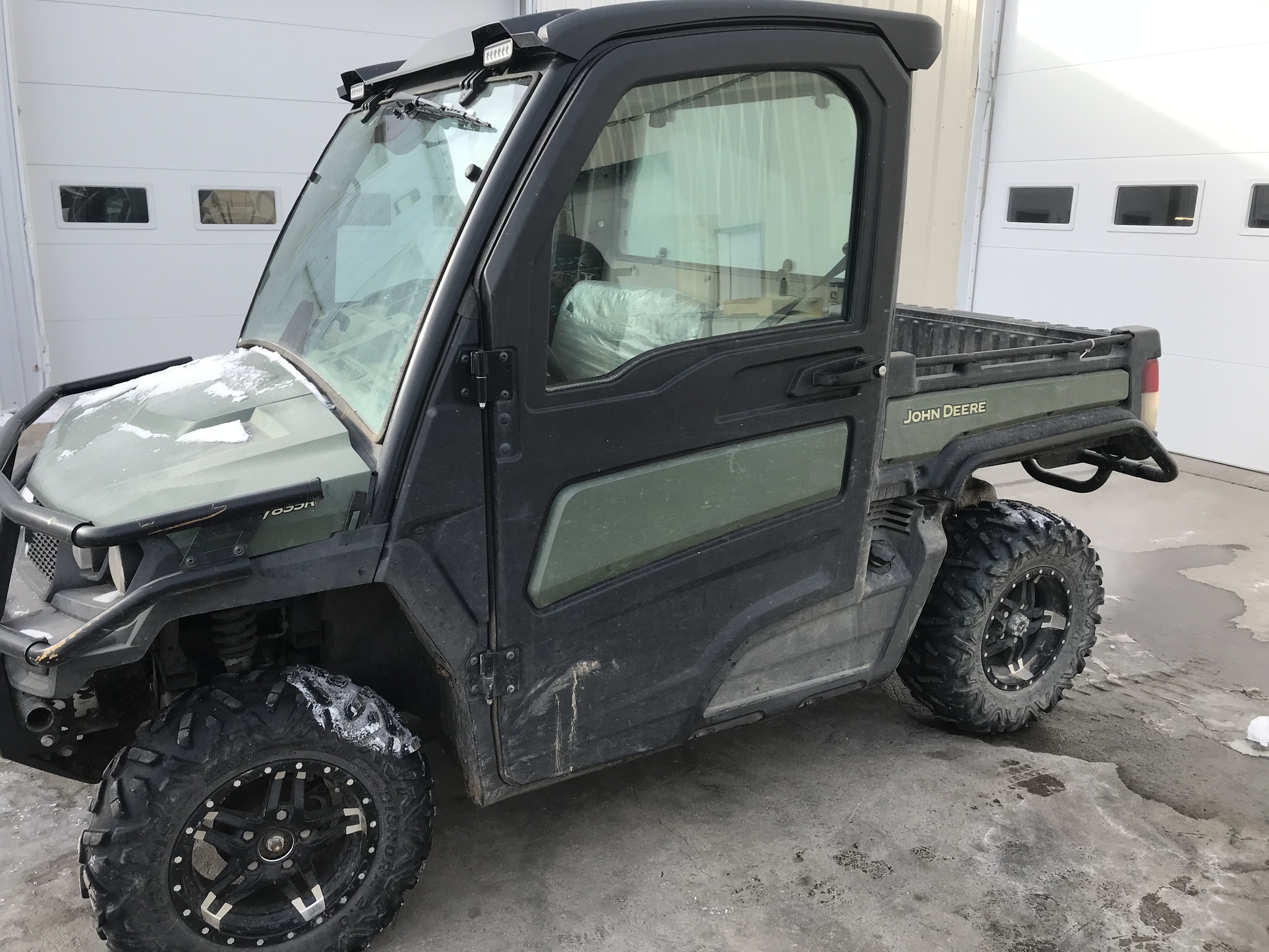 2022 John Deere XUV835R ATVs and Utility Vehicle