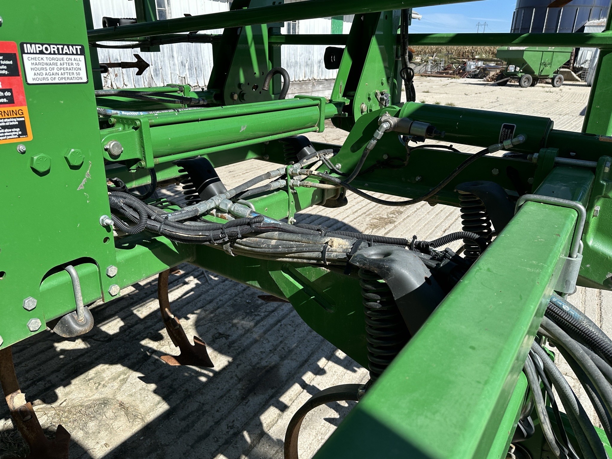 2014 John Deere 2210 Field Cultivator