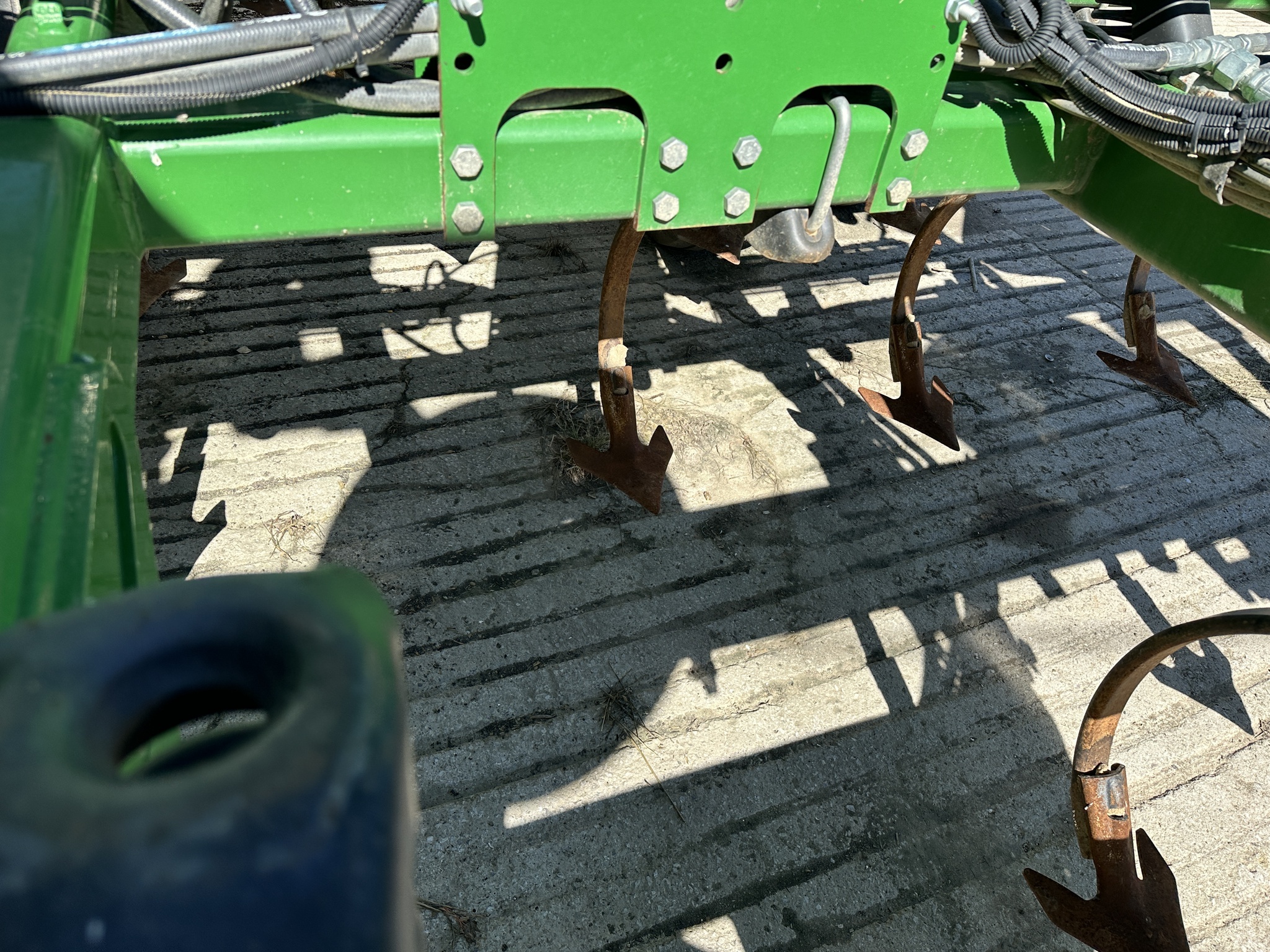 2014 John Deere 2210 Field Cultivator