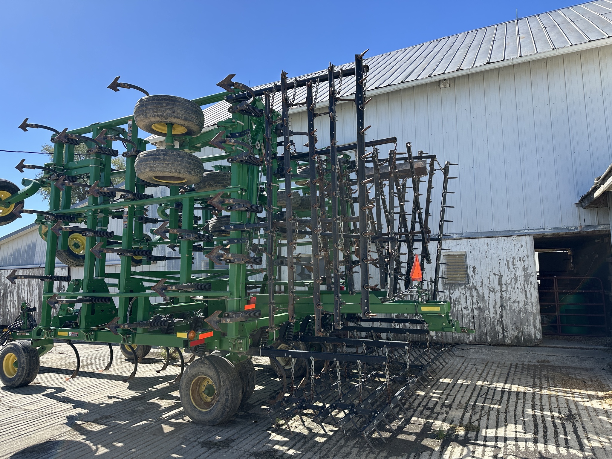 2014 John Deere 2210 Field Cultivator