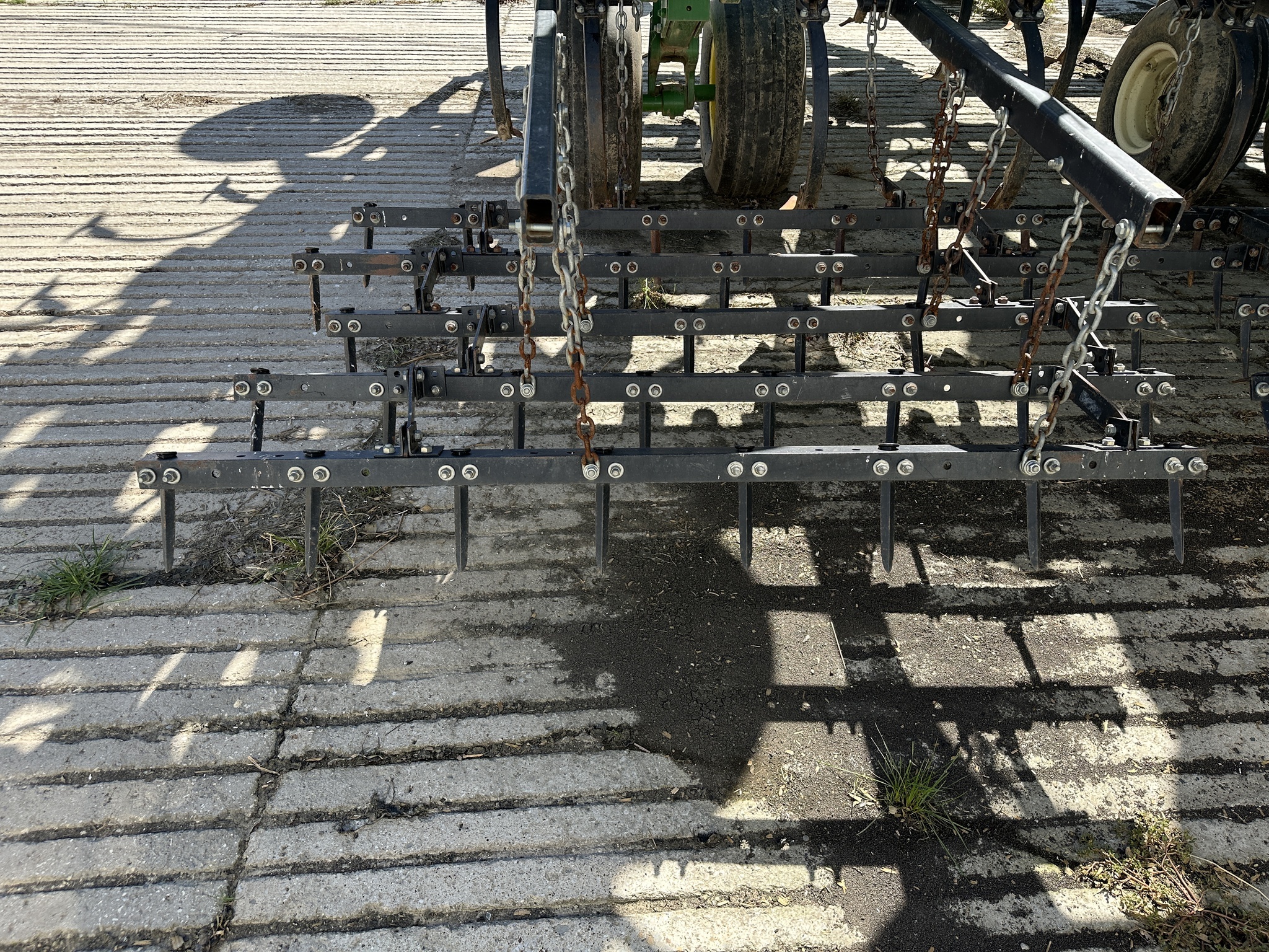 2014 John Deere 2210 Field Cultivator