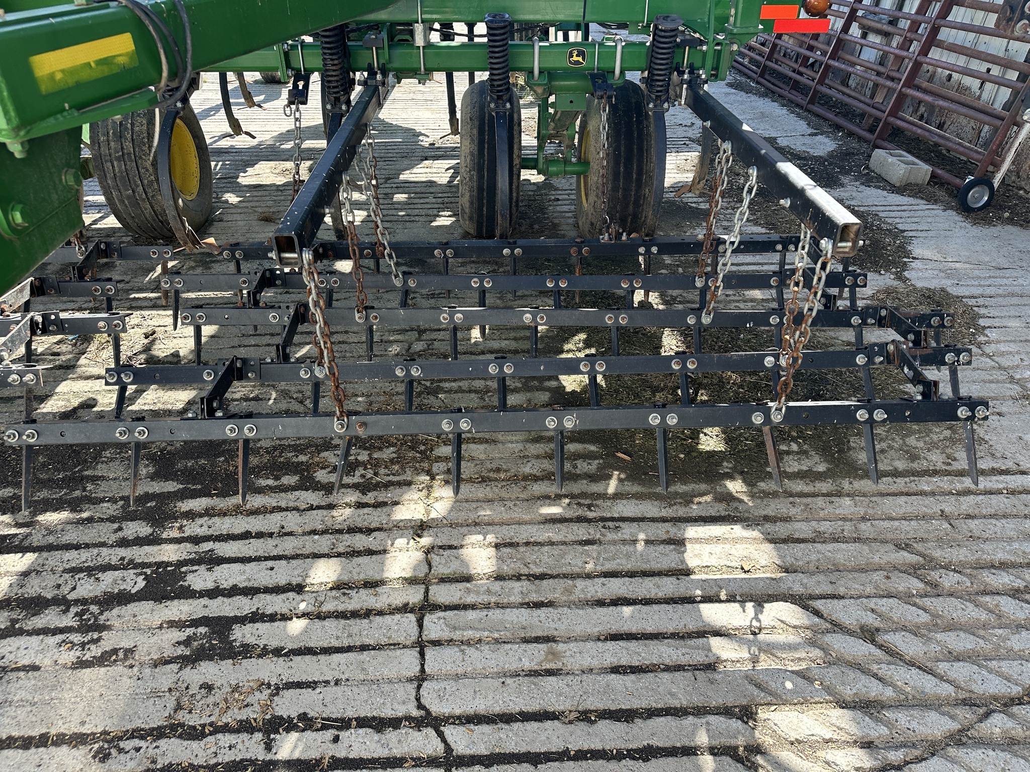 2014 John Deere 2210 Field Cultivator