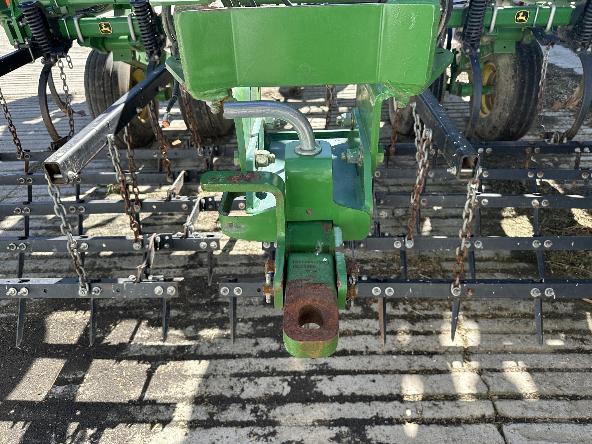 2014 John Deere 2210 Field Cultivator