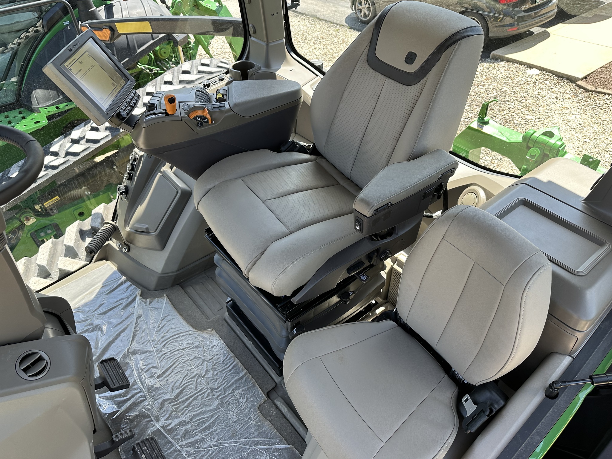 2023 John Deere 8RT 370 Tractor