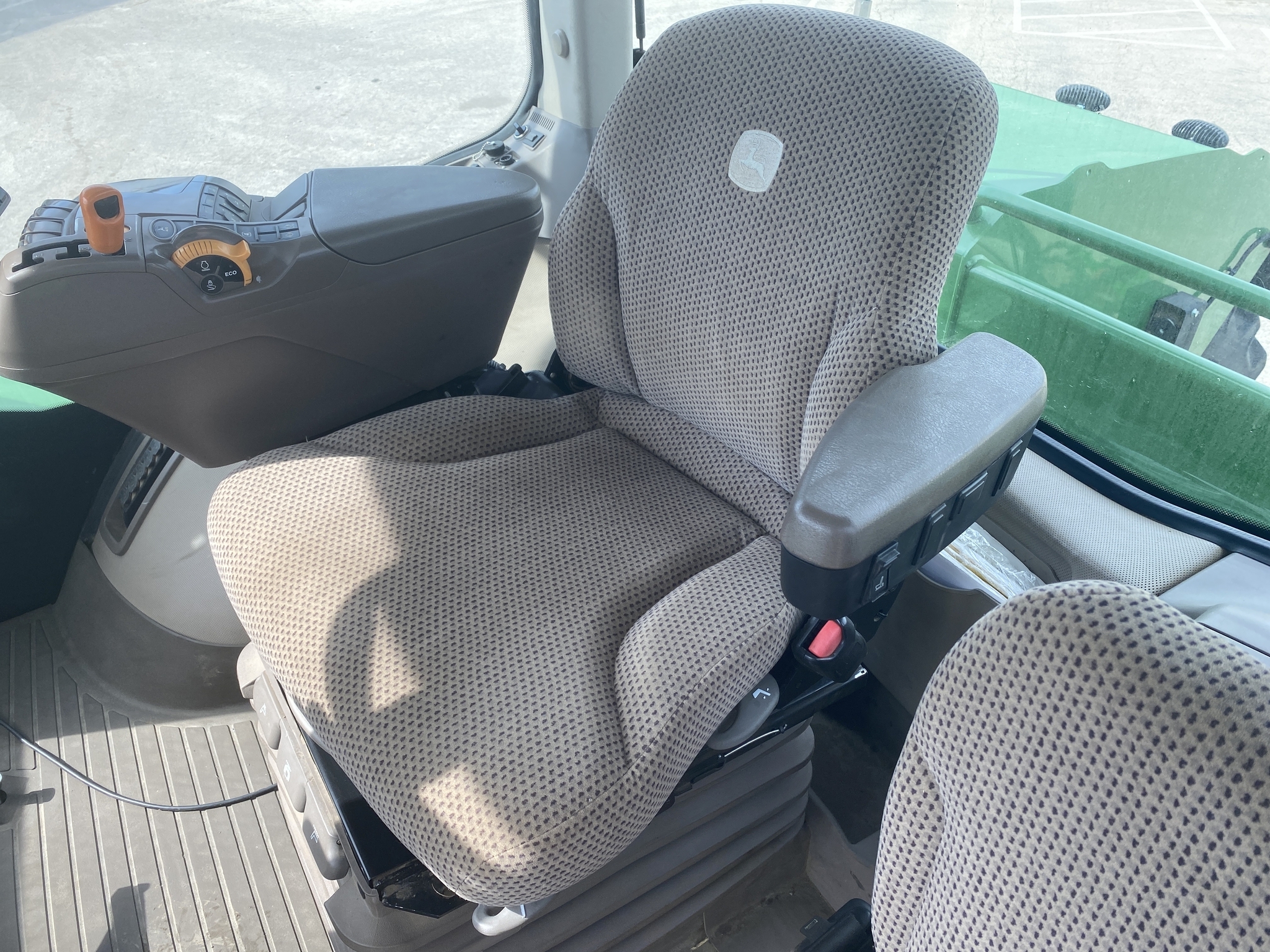 2015 John Deere 9520R Tractor