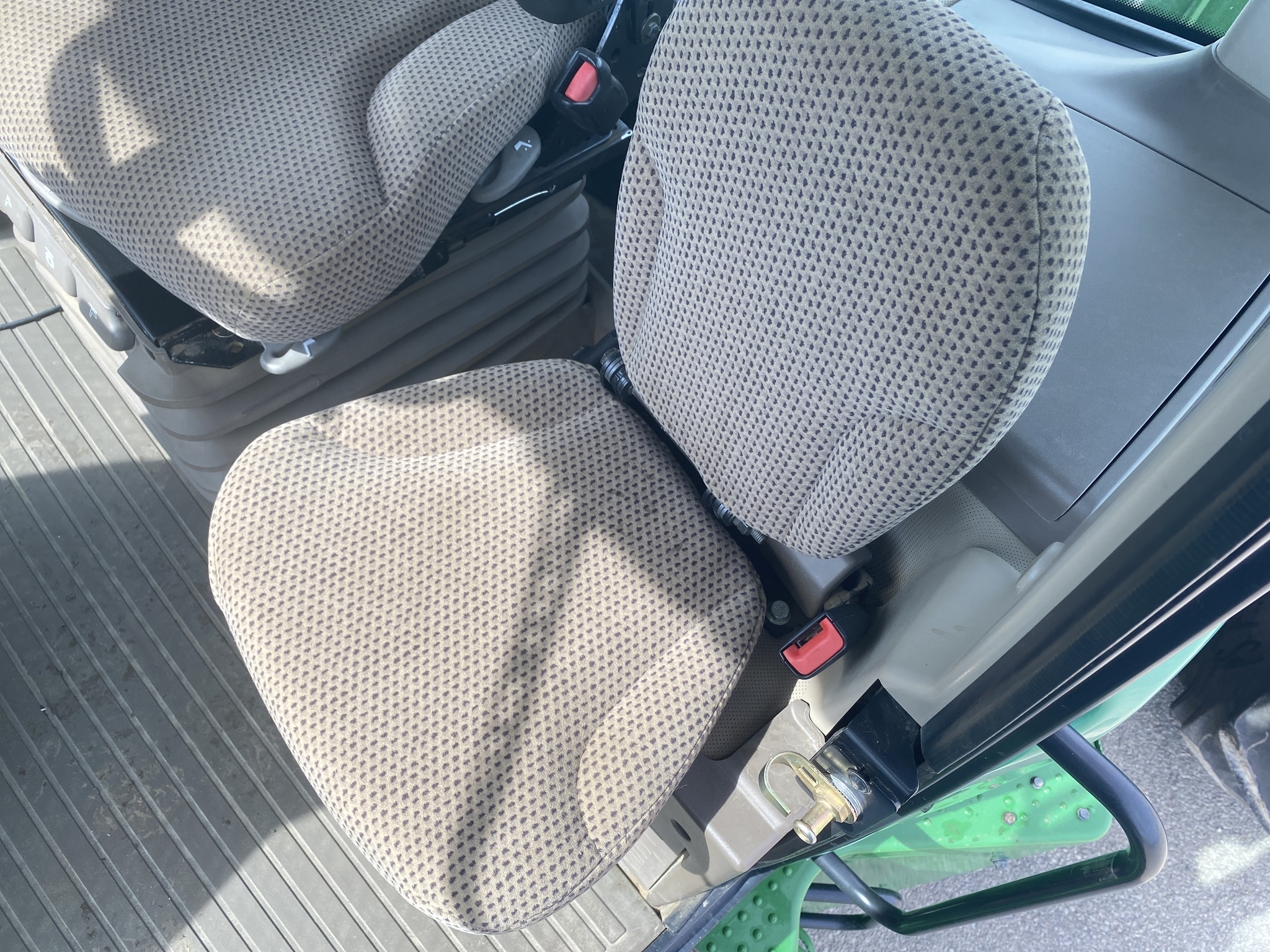 2015 John Deere 9520R Tractor