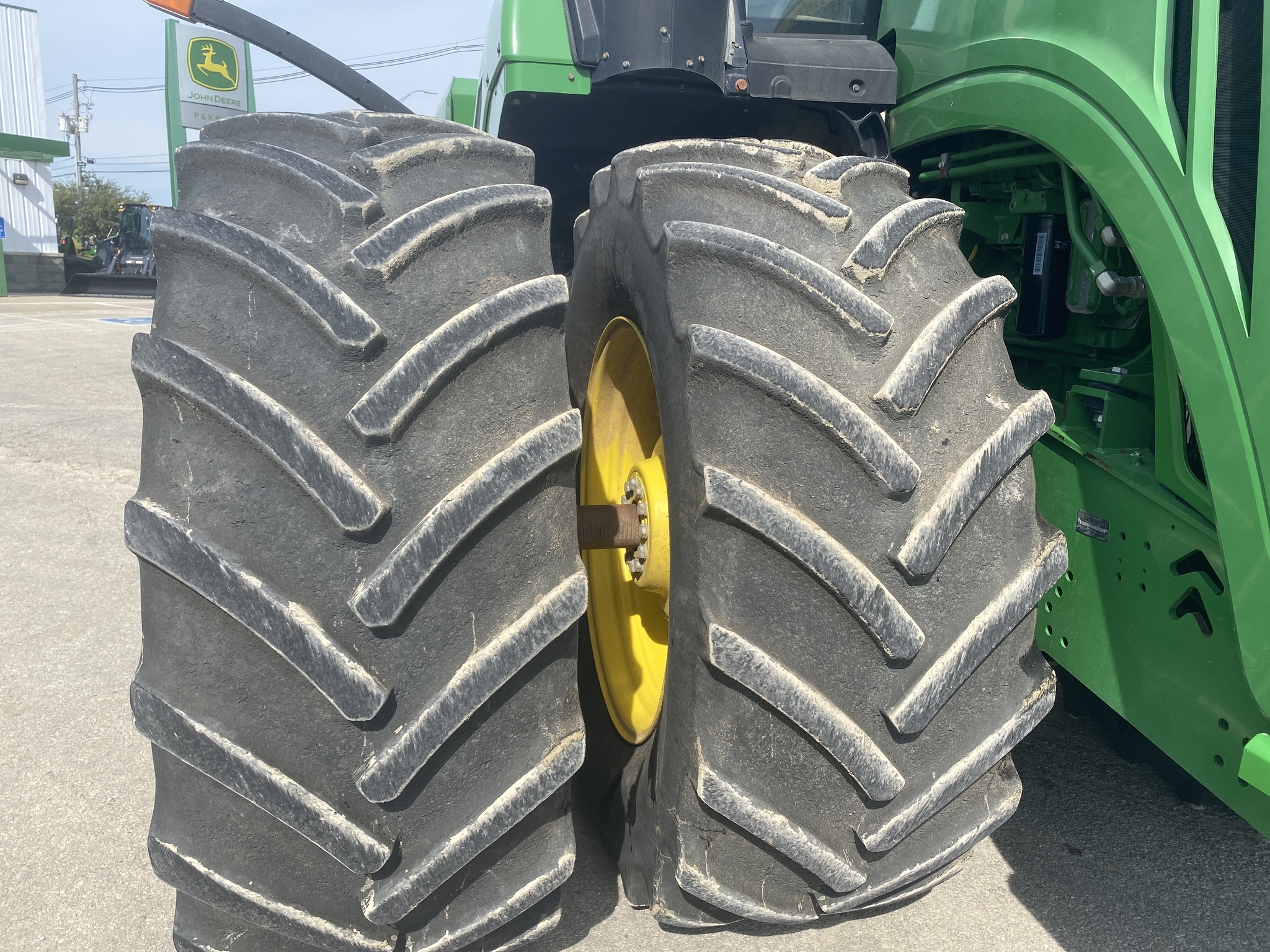 2015 John Deere 9520R Tractor