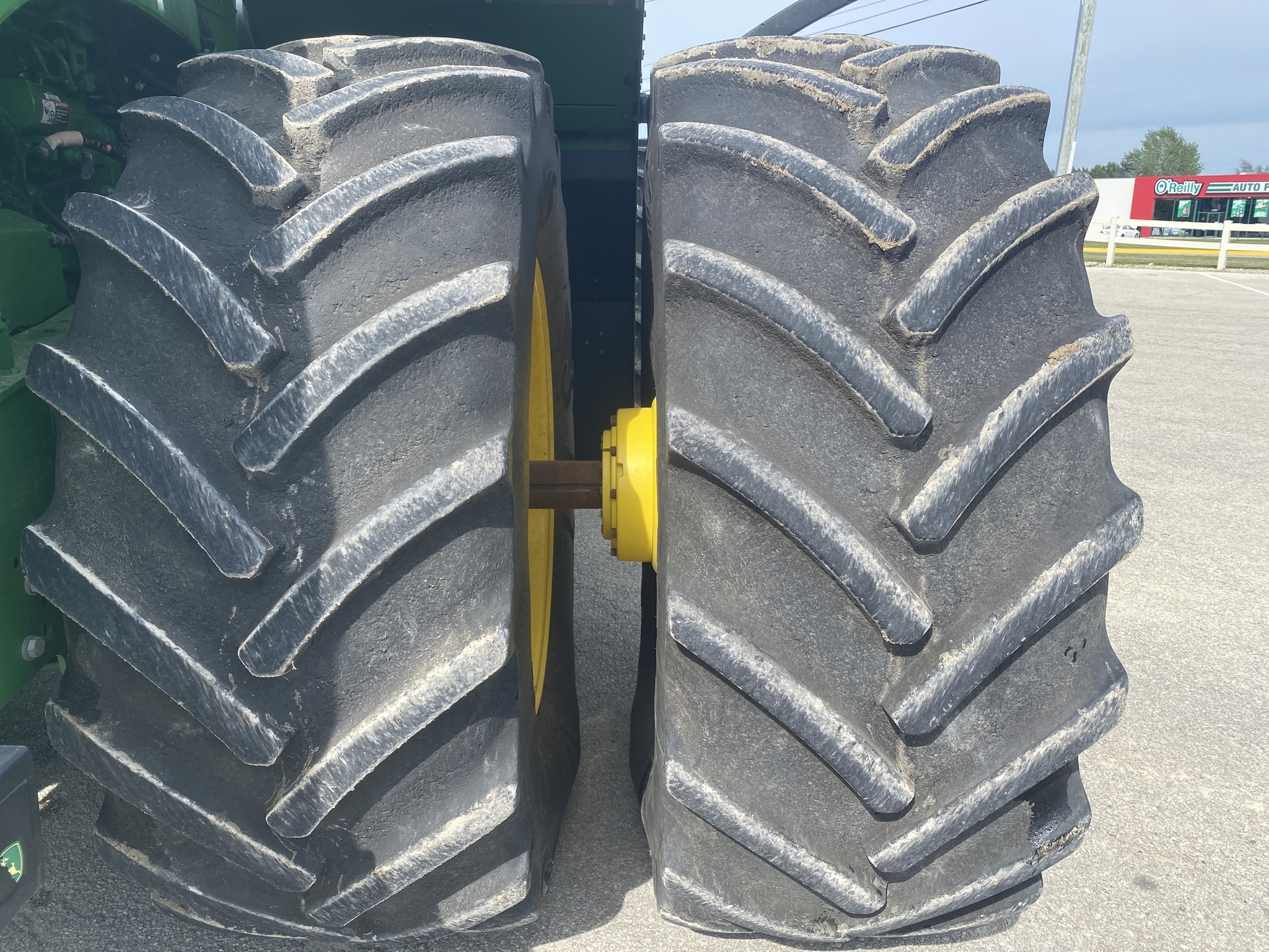 2015 John Deere 9520R Tractor