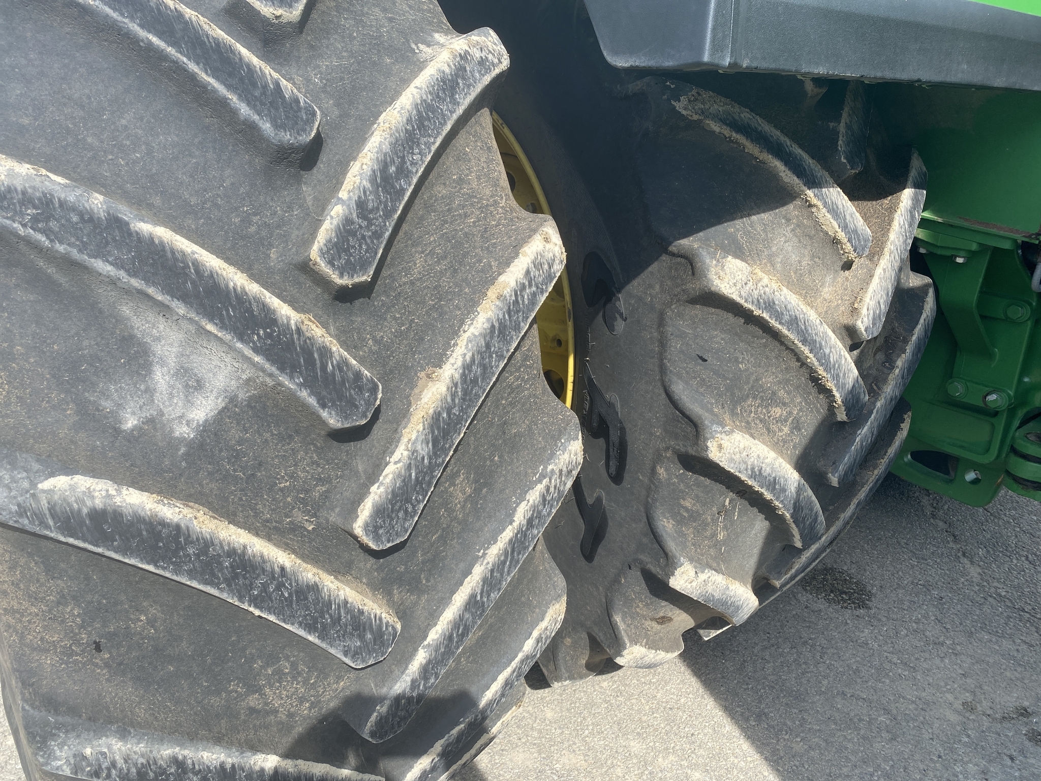 2015 John Deere 9520R Tractor