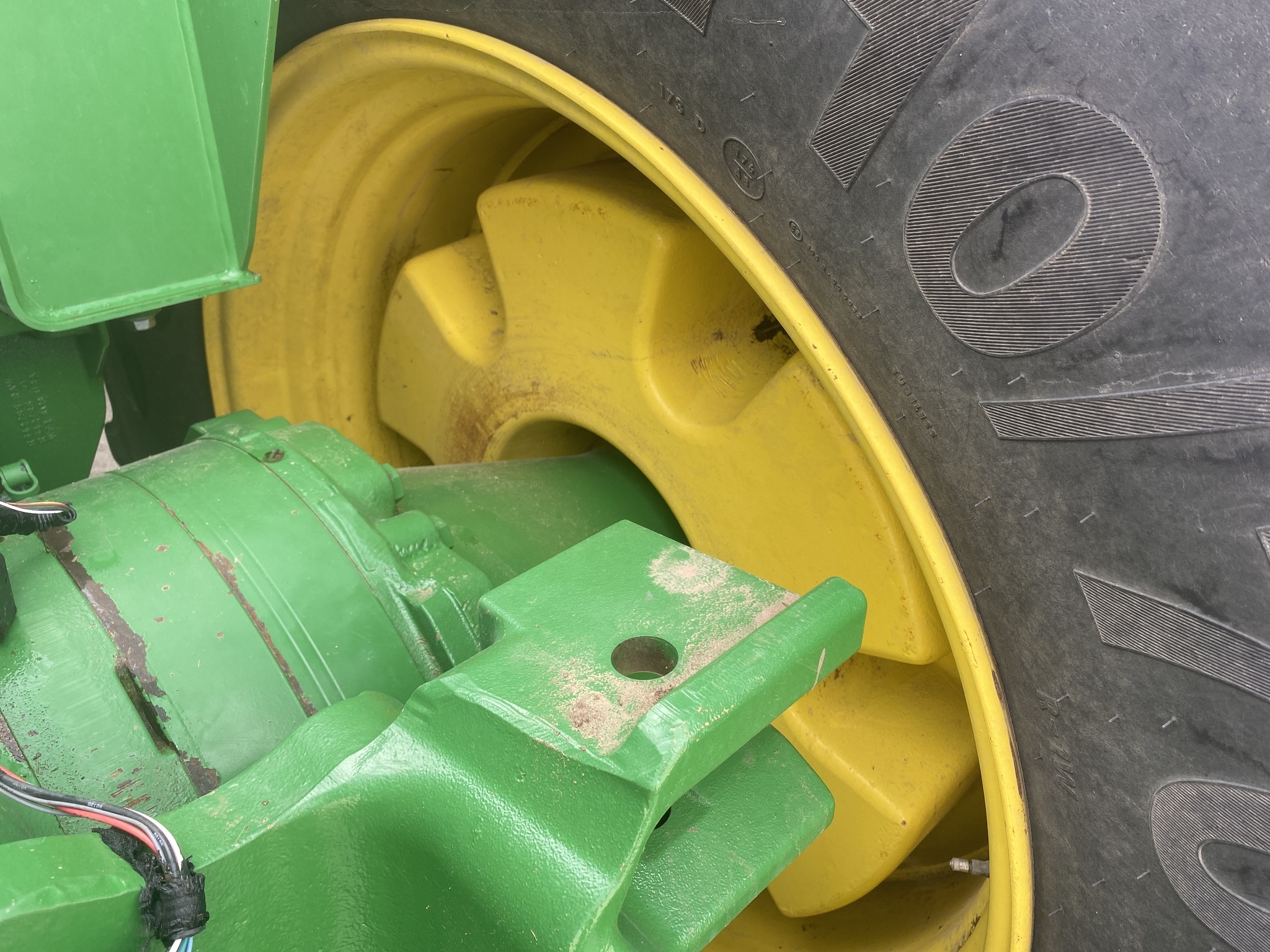 2015 John Deere 9520R Tractor