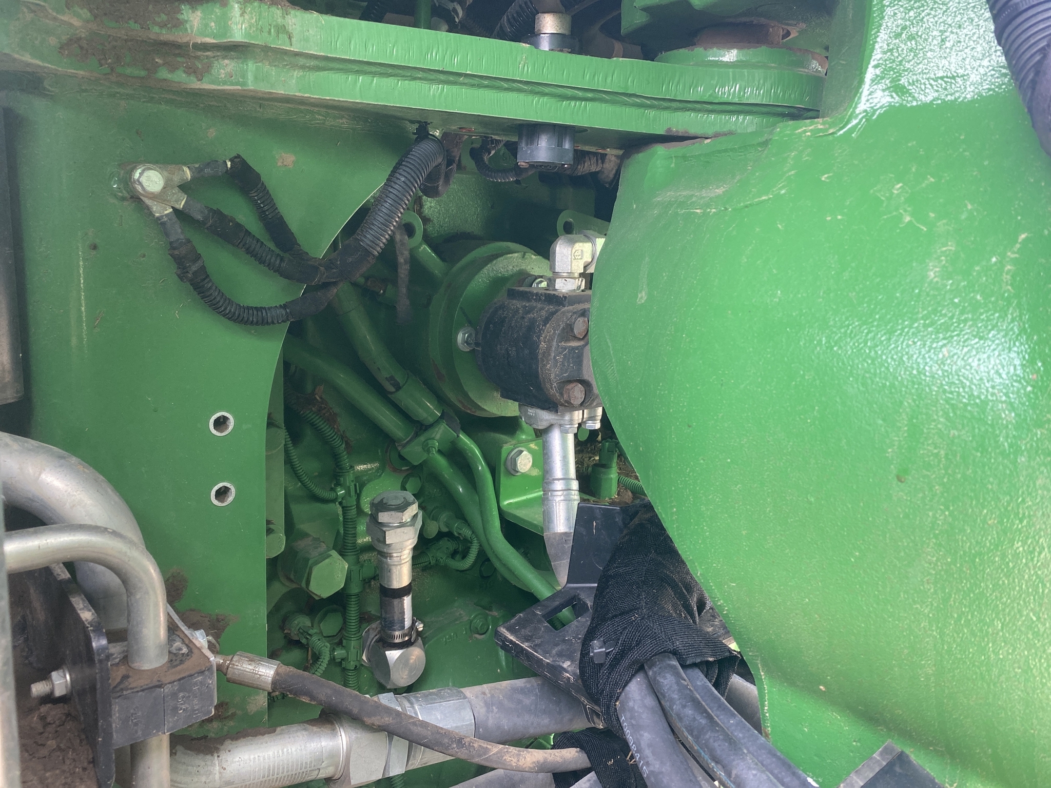 2015 John Deere 9520R Tractor