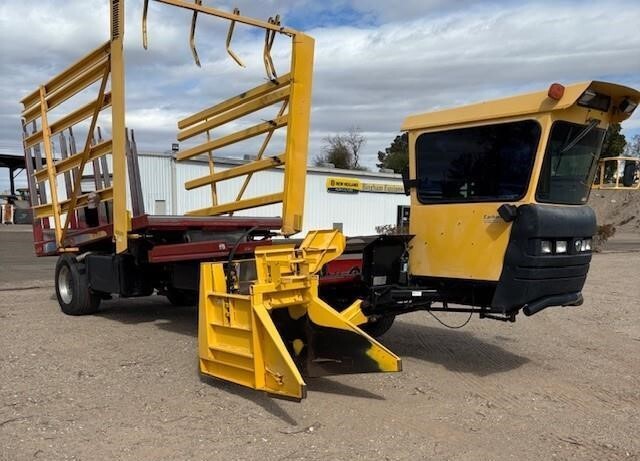 2014 New Holland H9880 Bale Wagons and Trailer