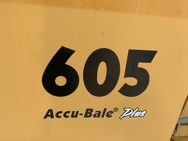 2001 Vermeer 605XL Round Baler