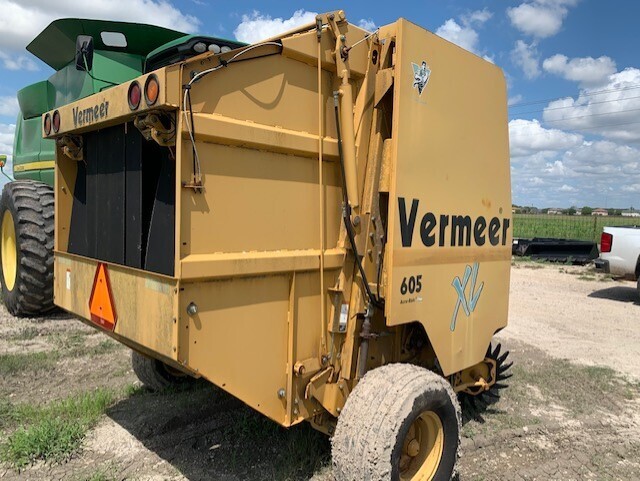 2001 Vermeer 605XL Round Baler