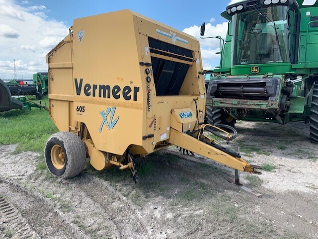 2001 Vermeer 605XL Round Baler