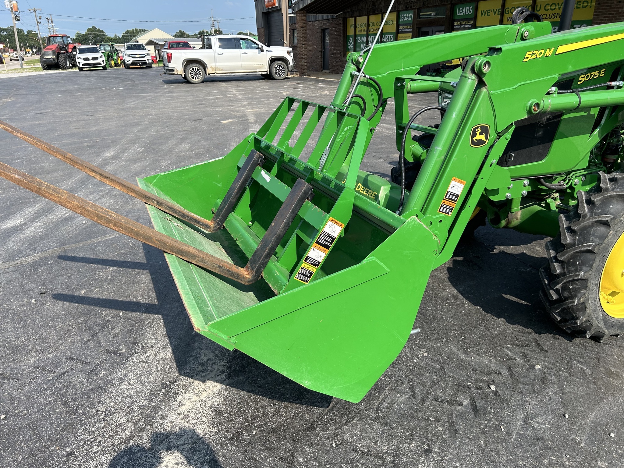 2022 John Deere 5075E Tractor