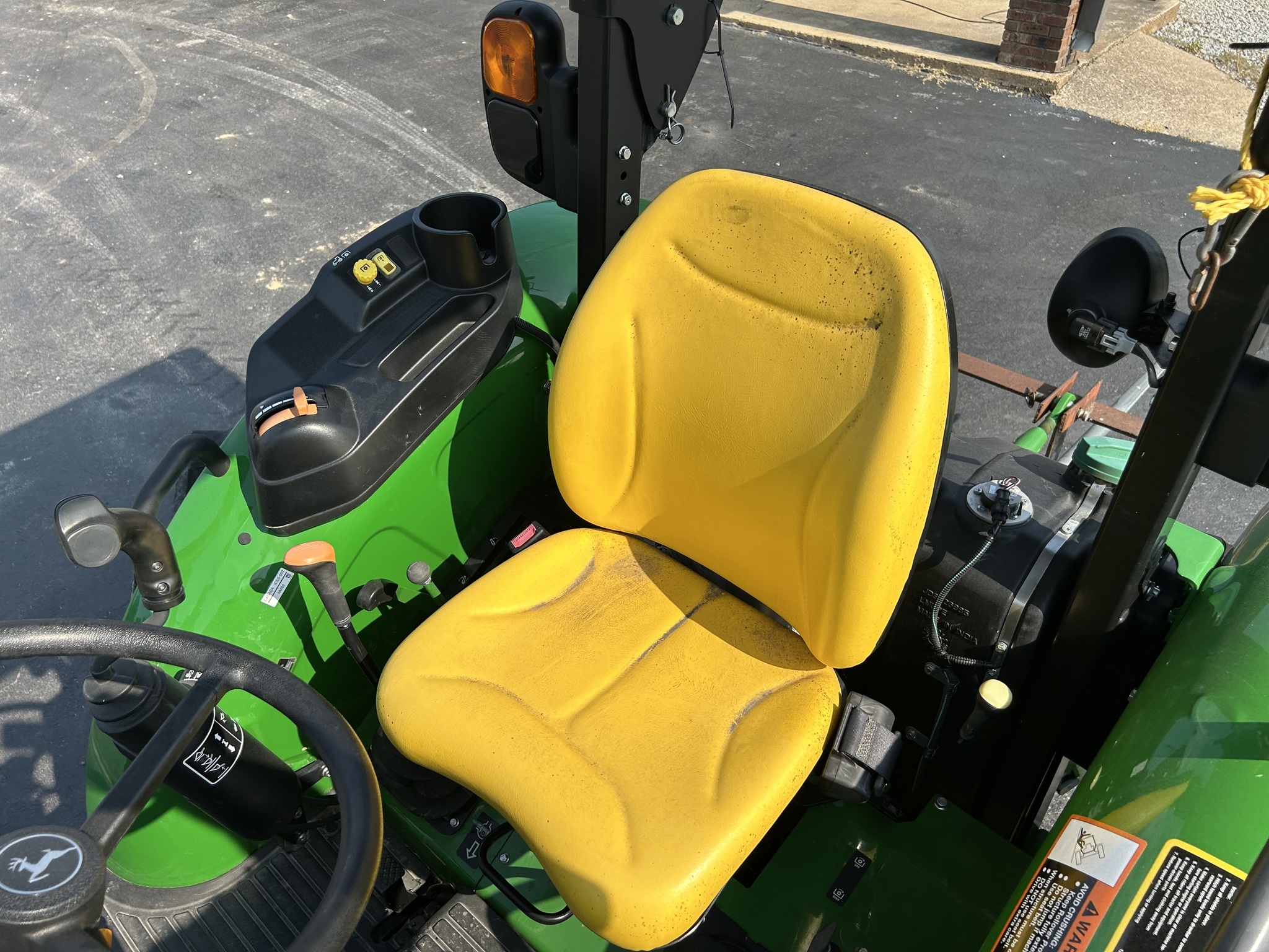 2022 John Deere 5075E Tractor